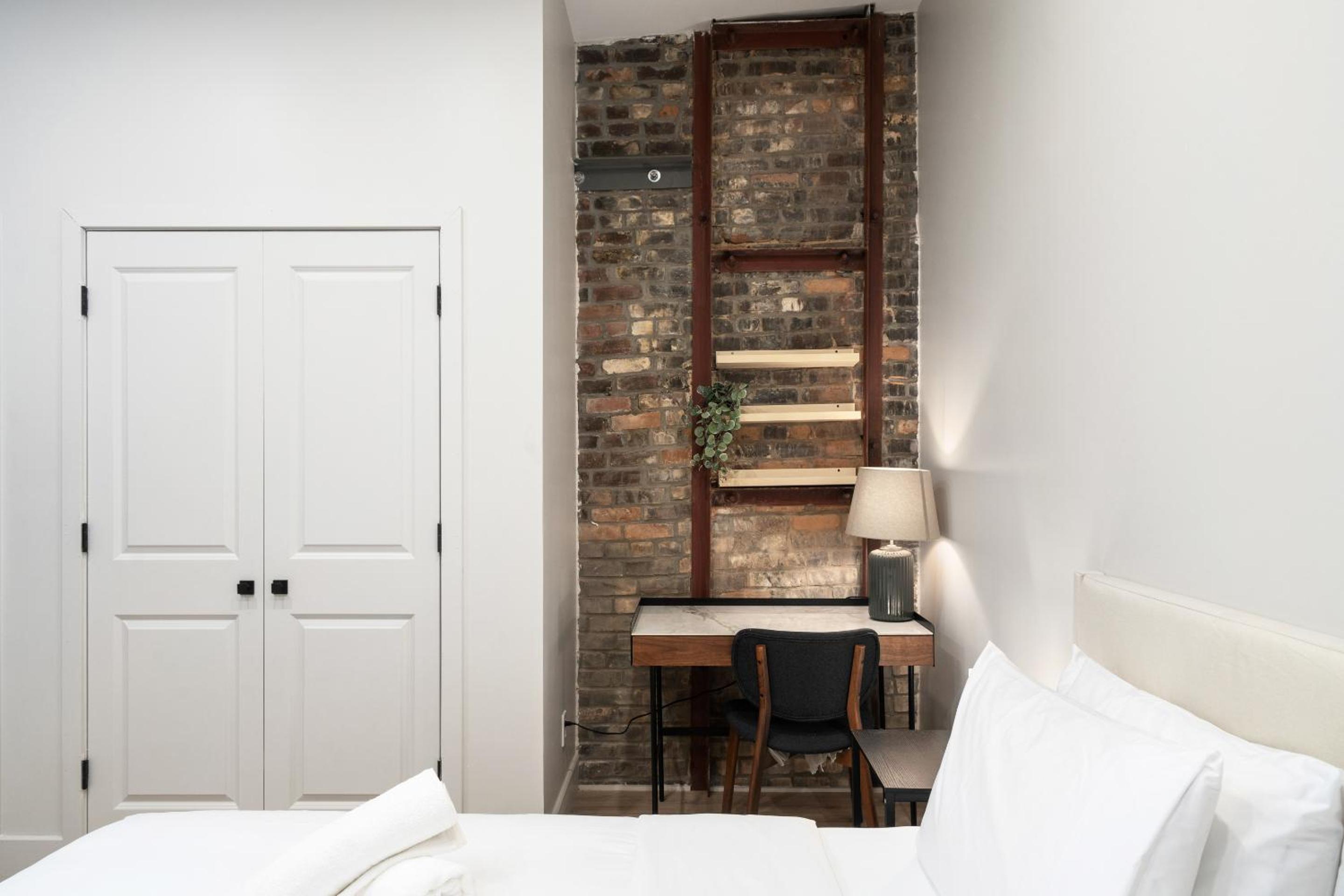 The Griffin ApartHotel- Downtown