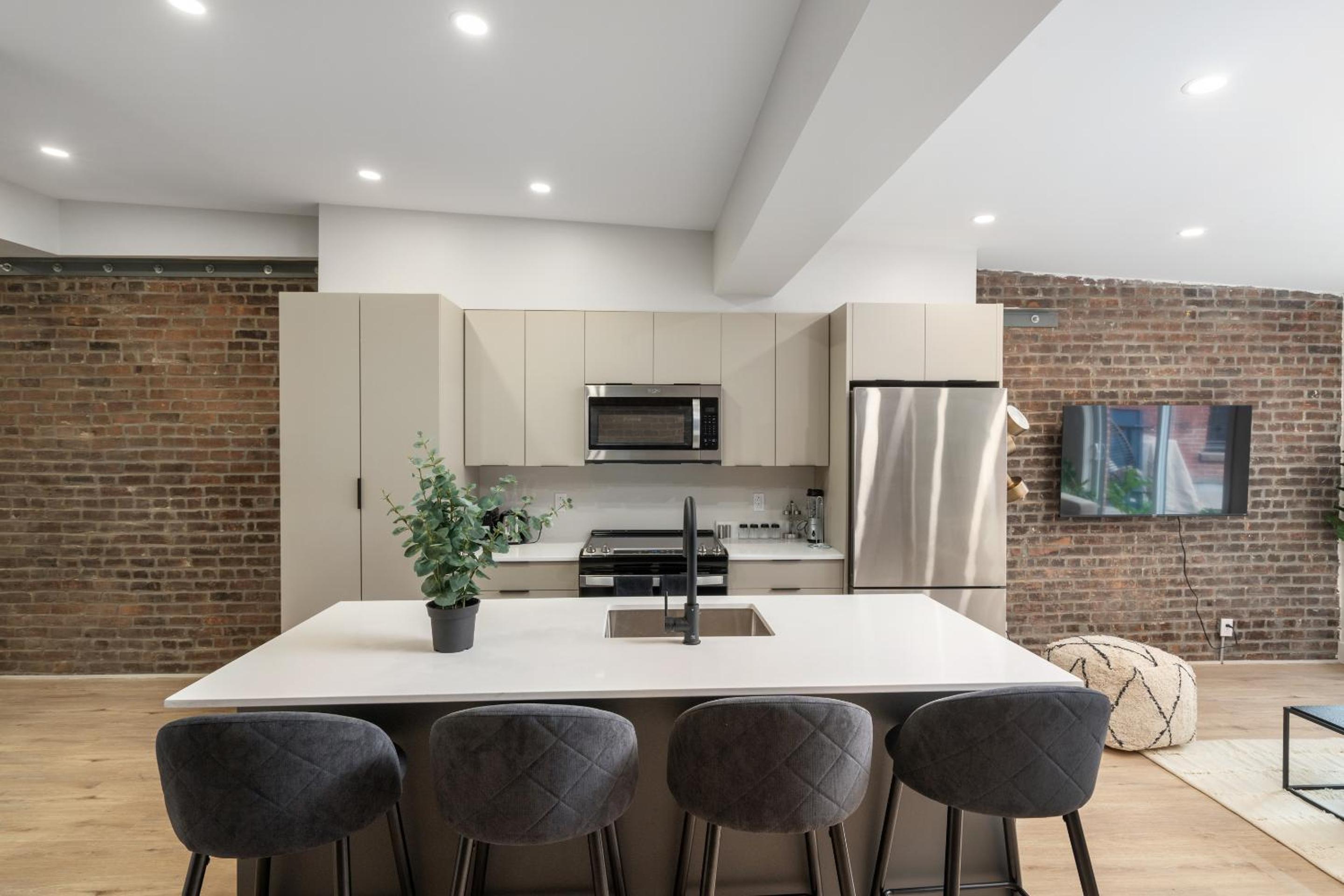 The Griffin ApartHotel- Downtown