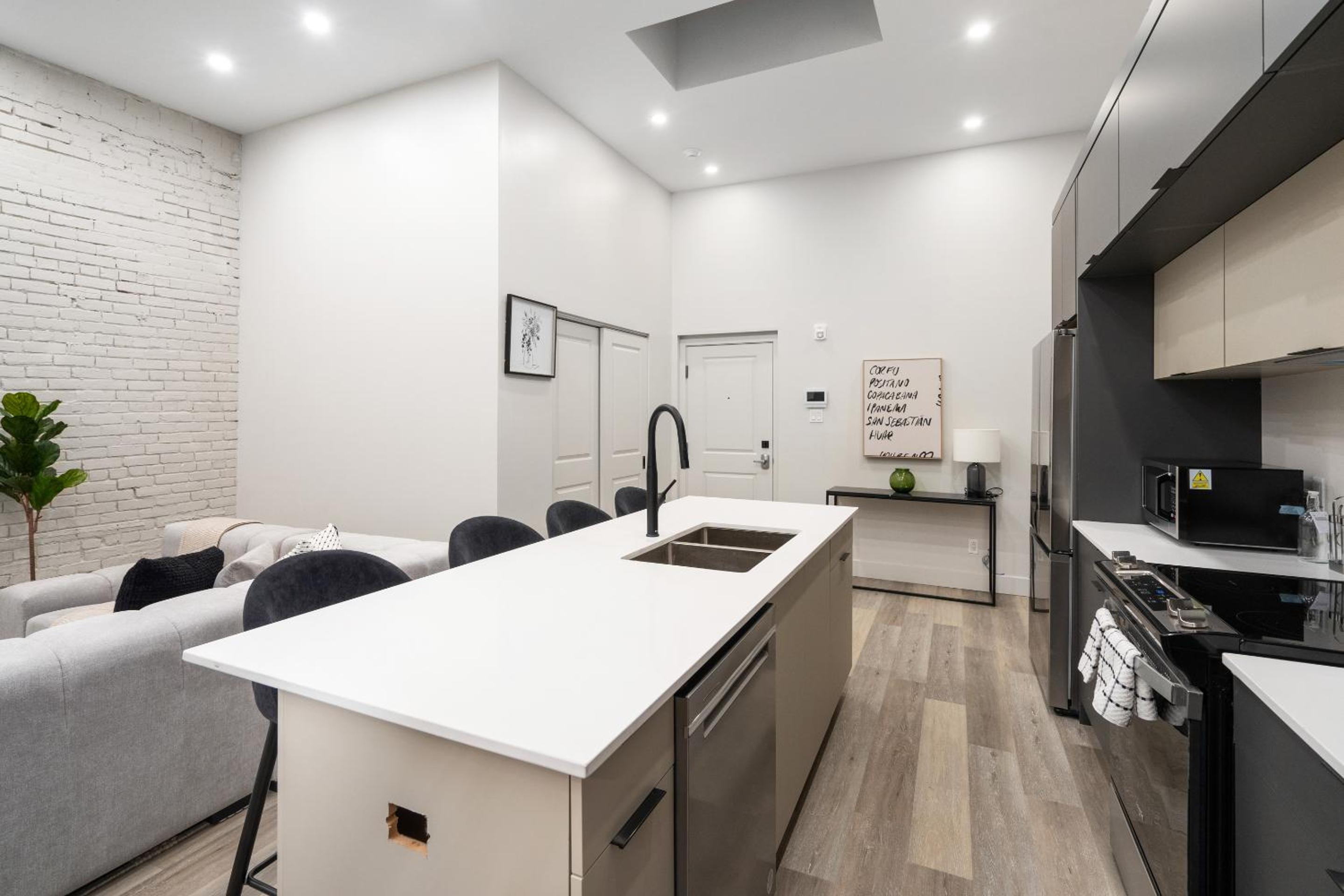 The Griffin ApartHotel- Downtown