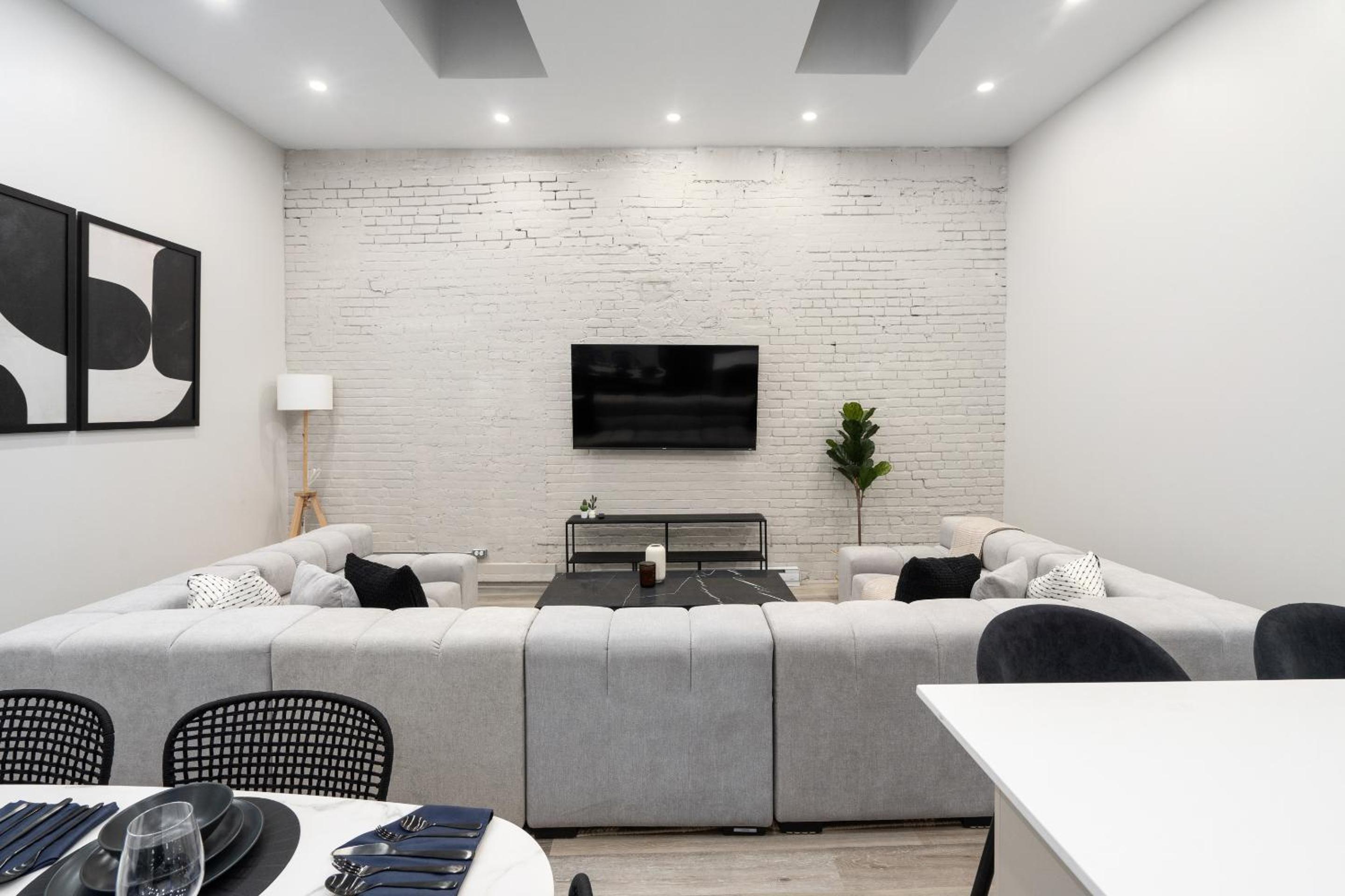 The Griffin ApartHotel- Downtown