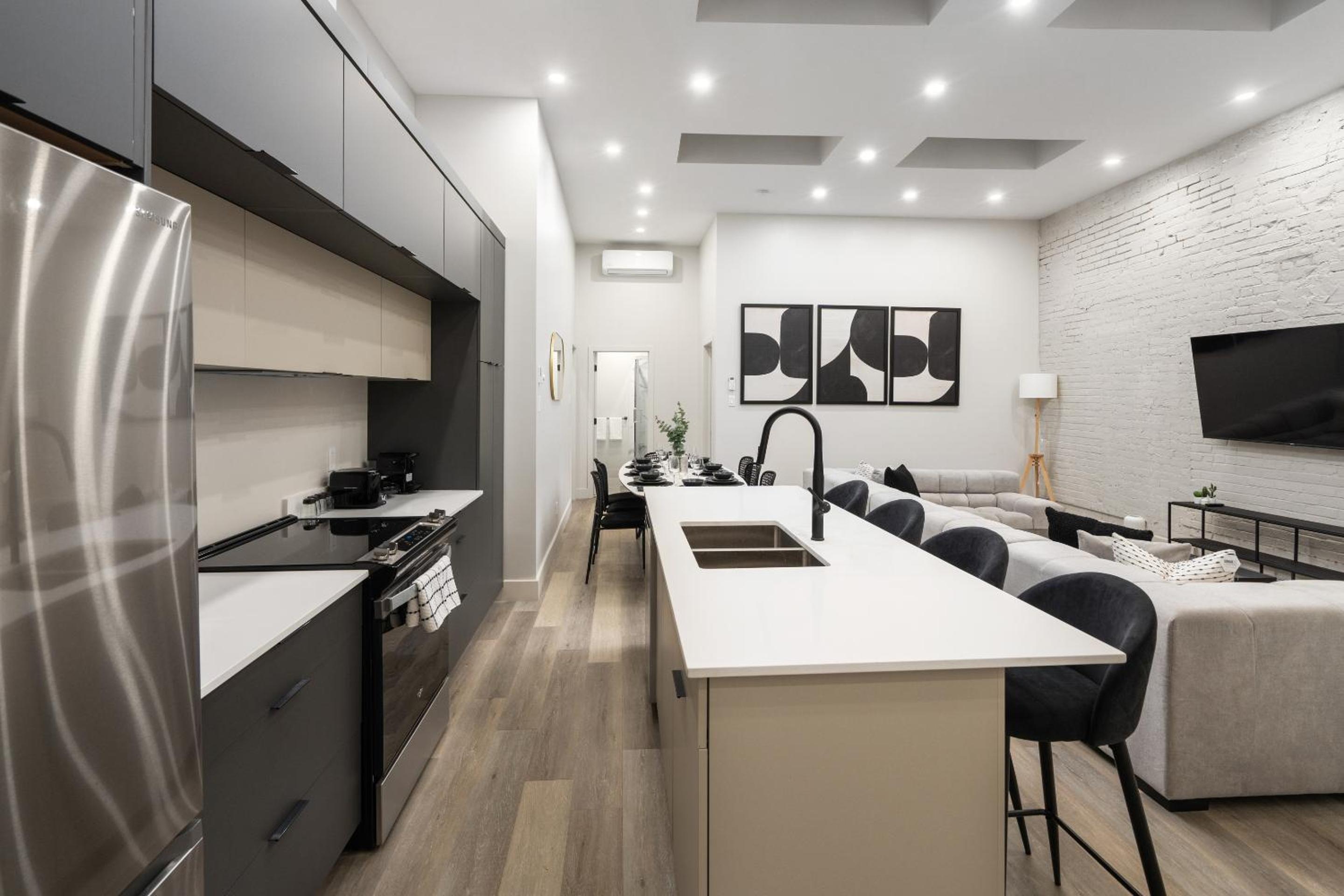 The Griffin ApartHotel- Downtown