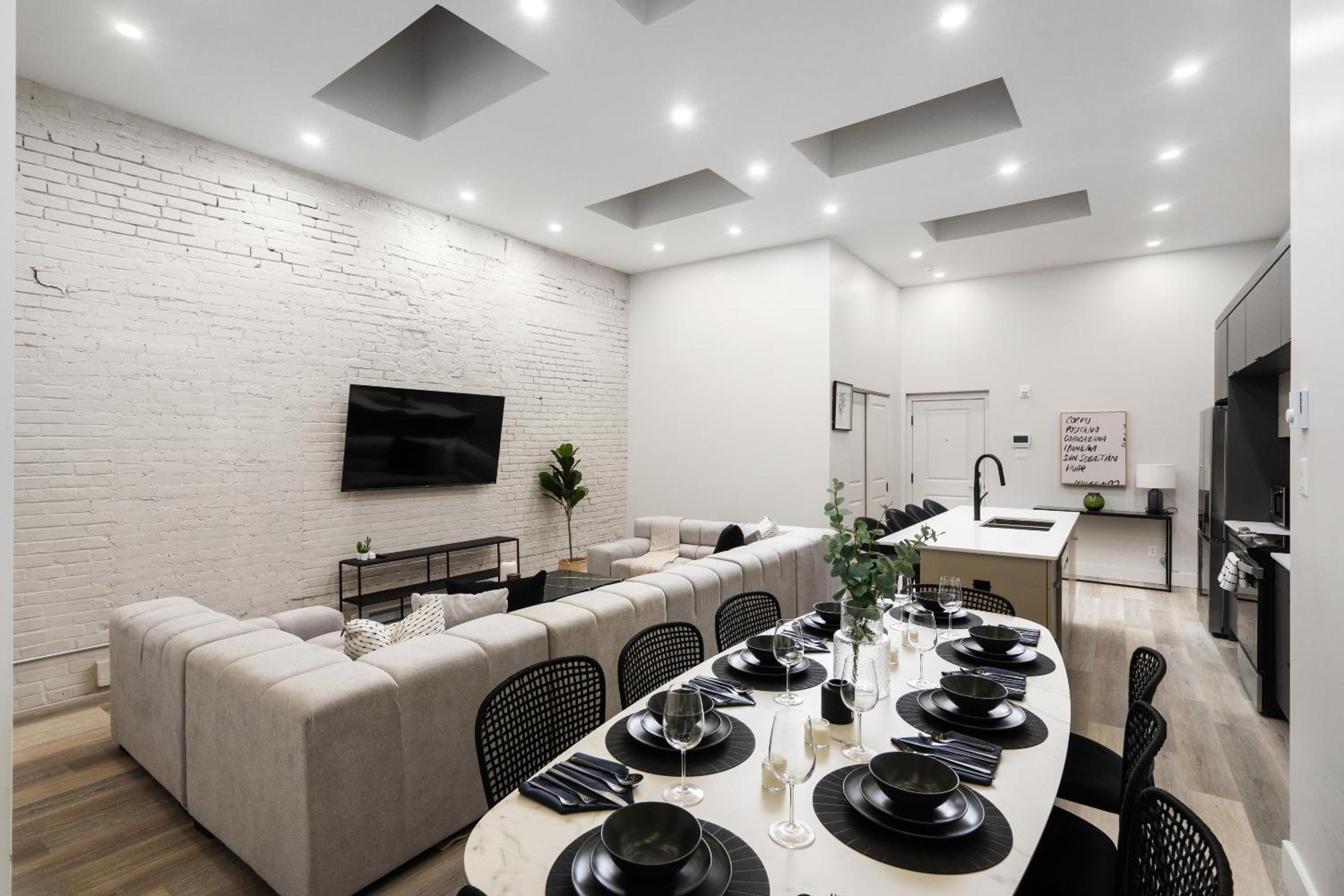 The Griffin ApartHotel- Downtown