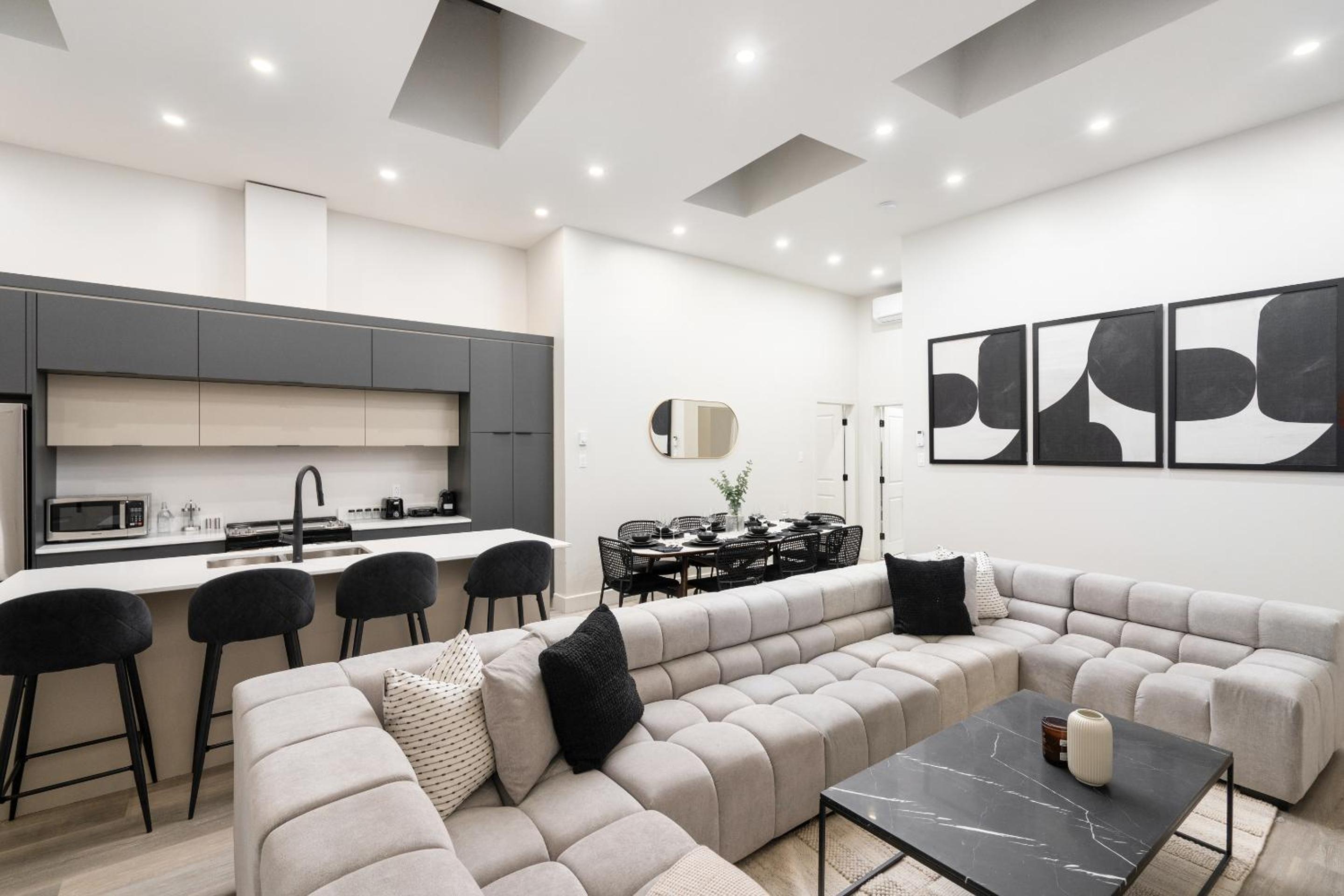 The Griffin ApartHotel- Downtown