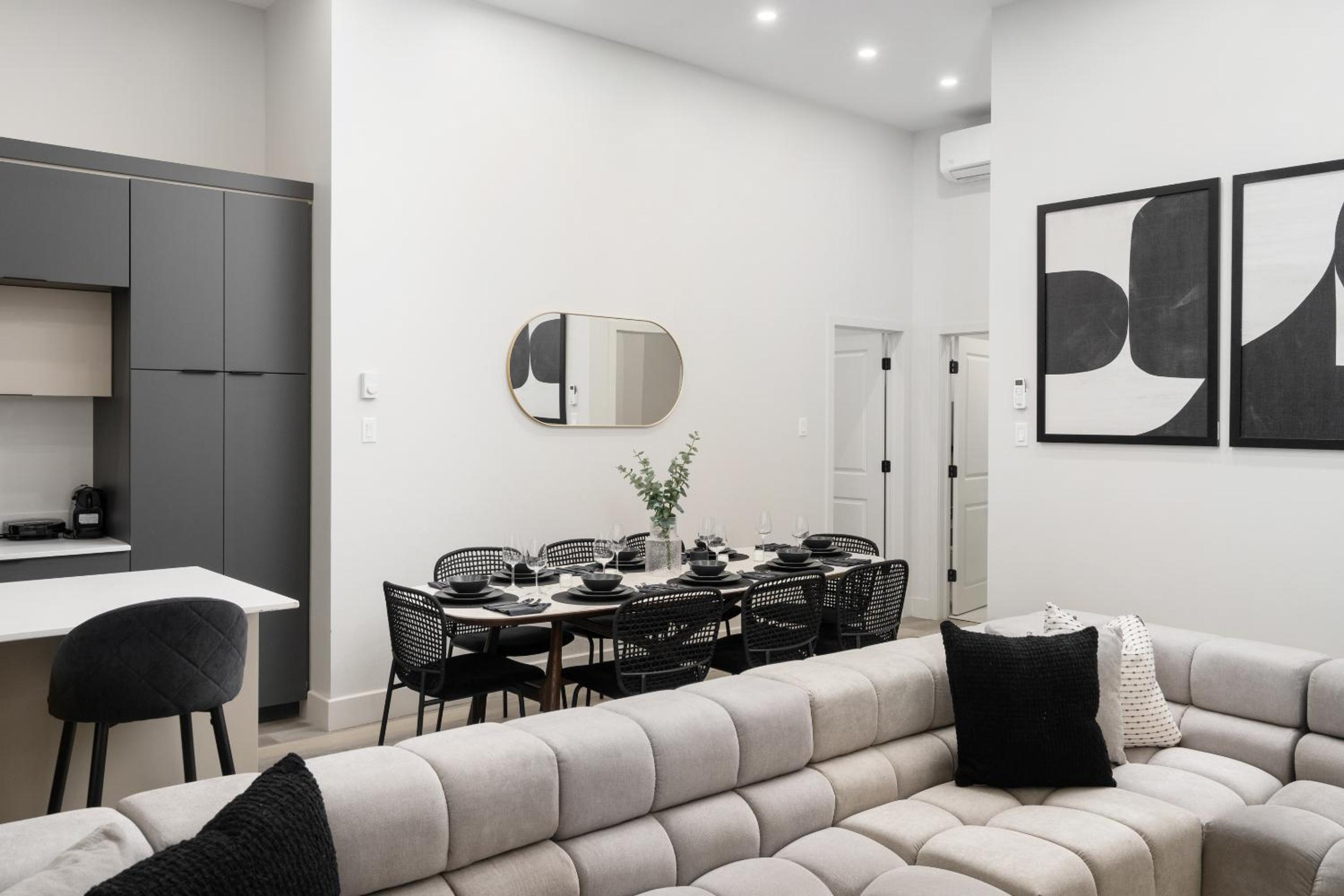 The Griffin ApartHotel- Downtown