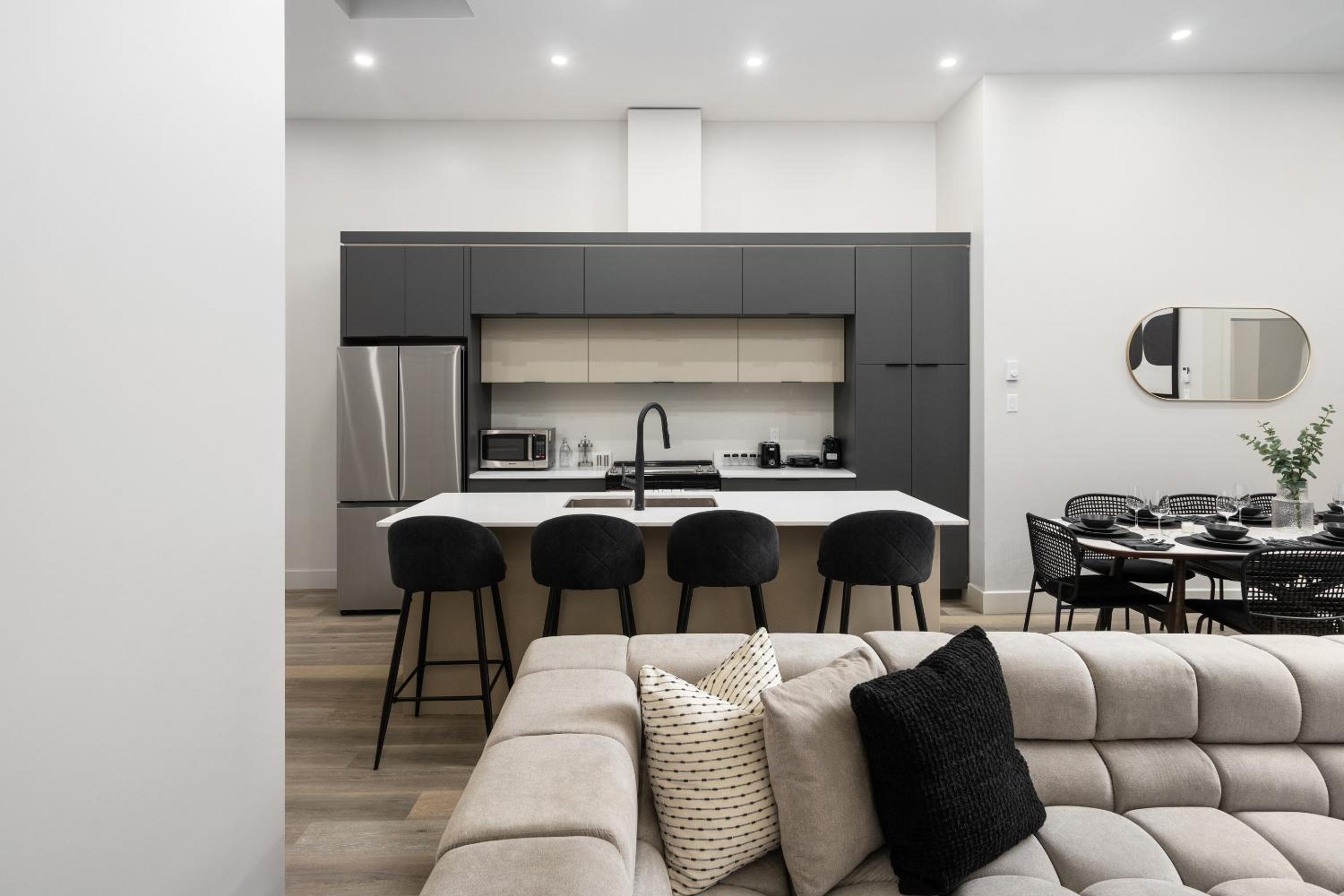 The Griffin ApartHotel- Downtown