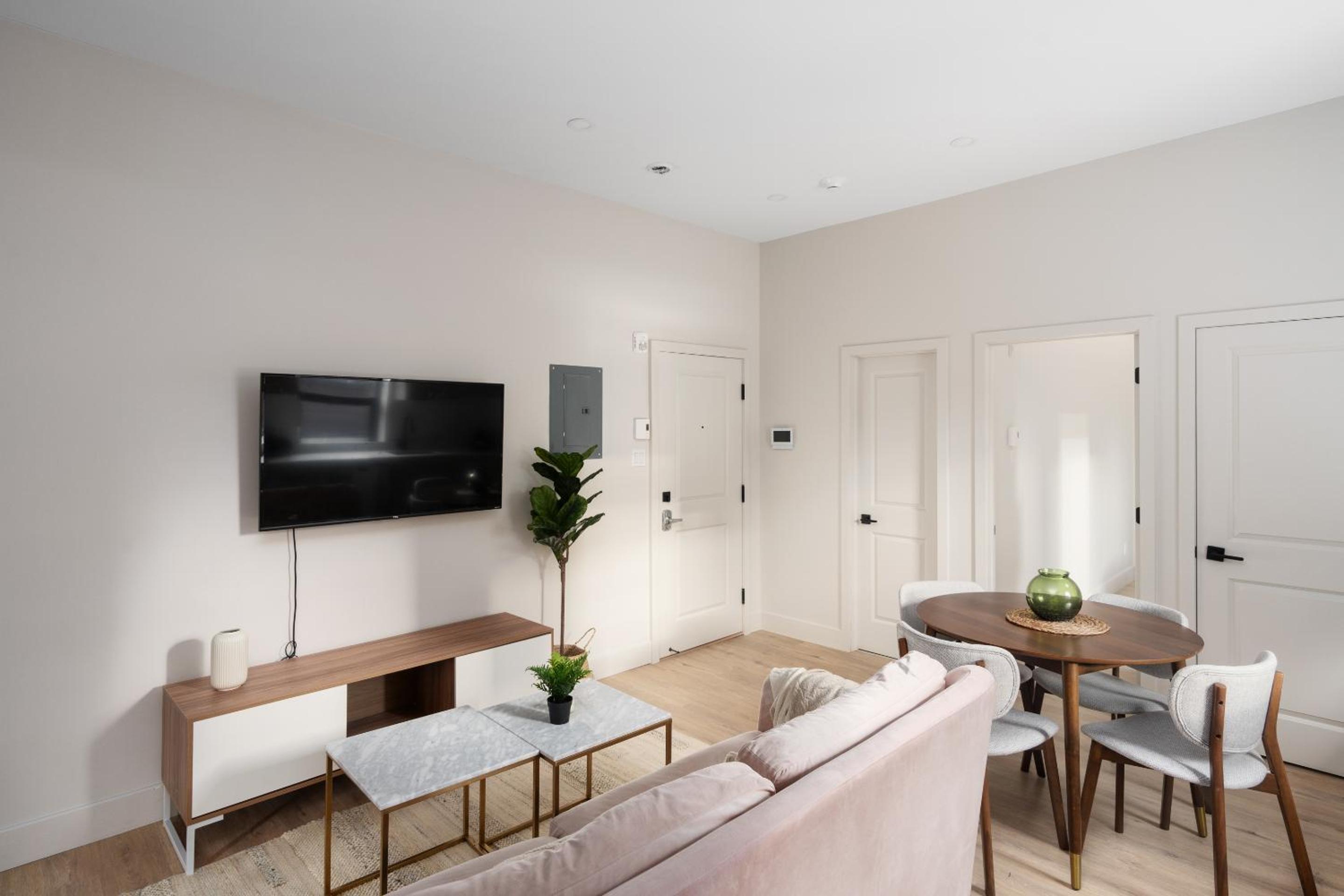 The Griffin ApartHotel- Downtown