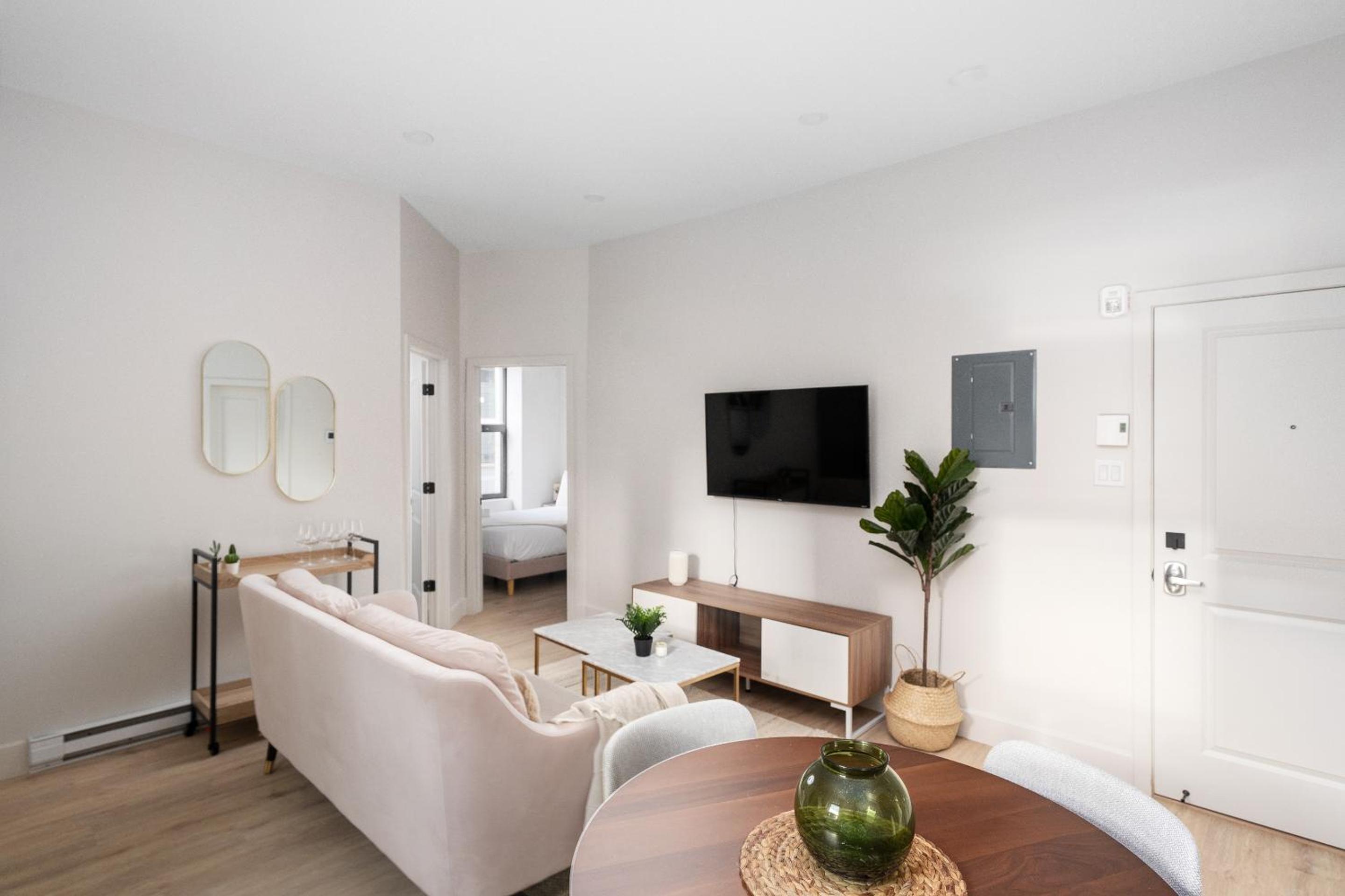 The Griffin ApartHotel- Downtown