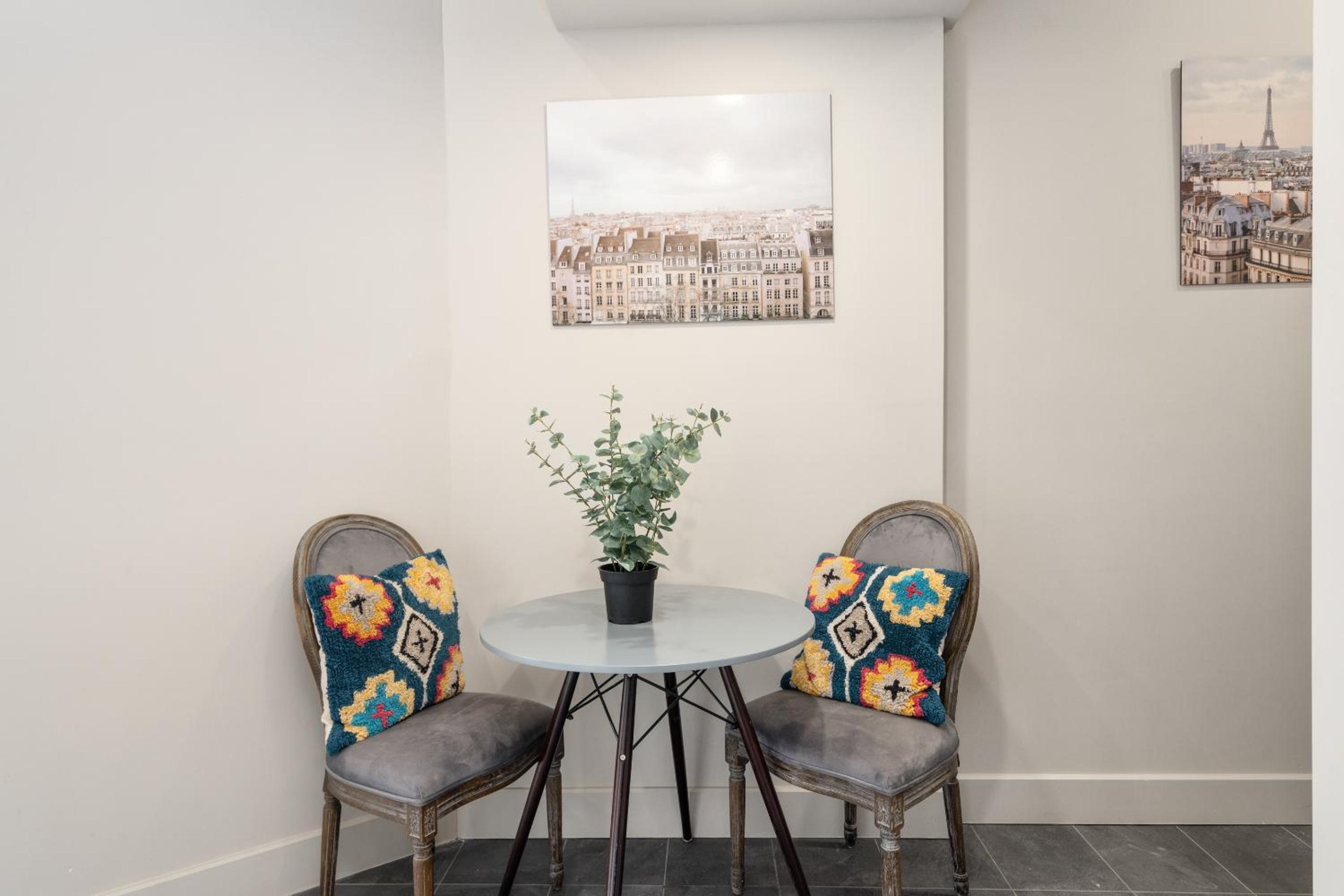 The Griffin ApartHotel- Downtown