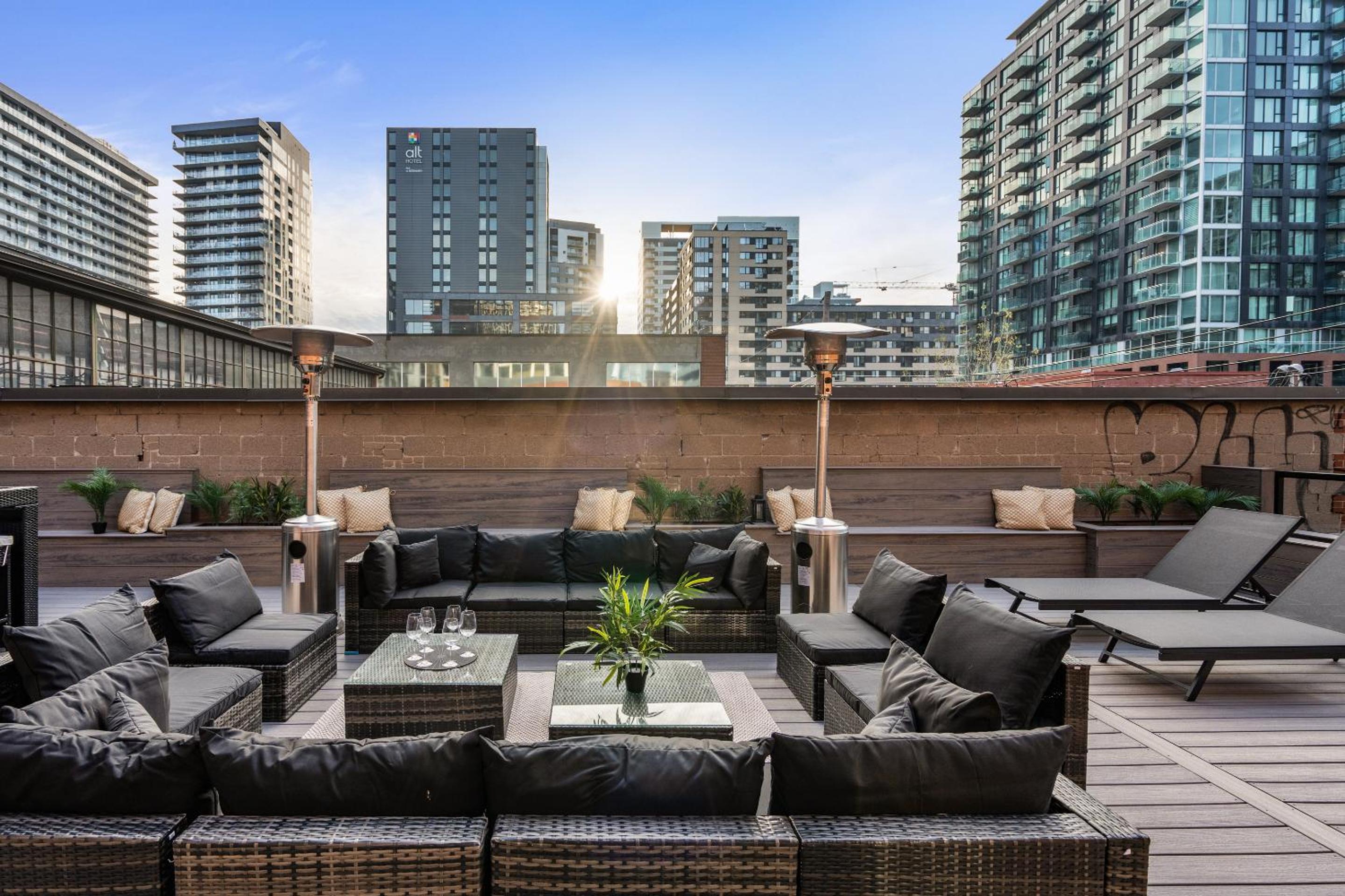 The Griffin ApartHotel- Downtown