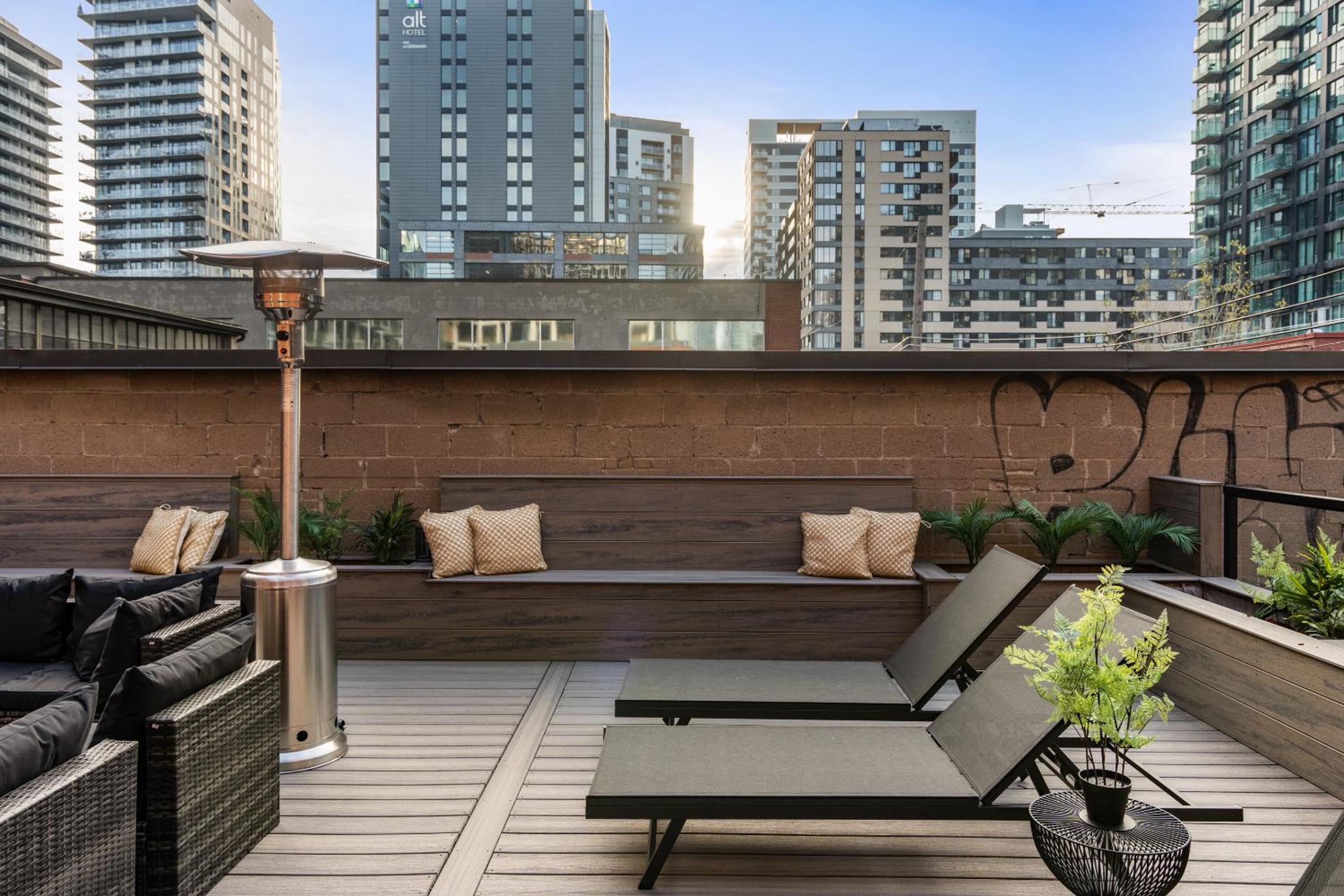 The Griffin ApartHotel- Downtown