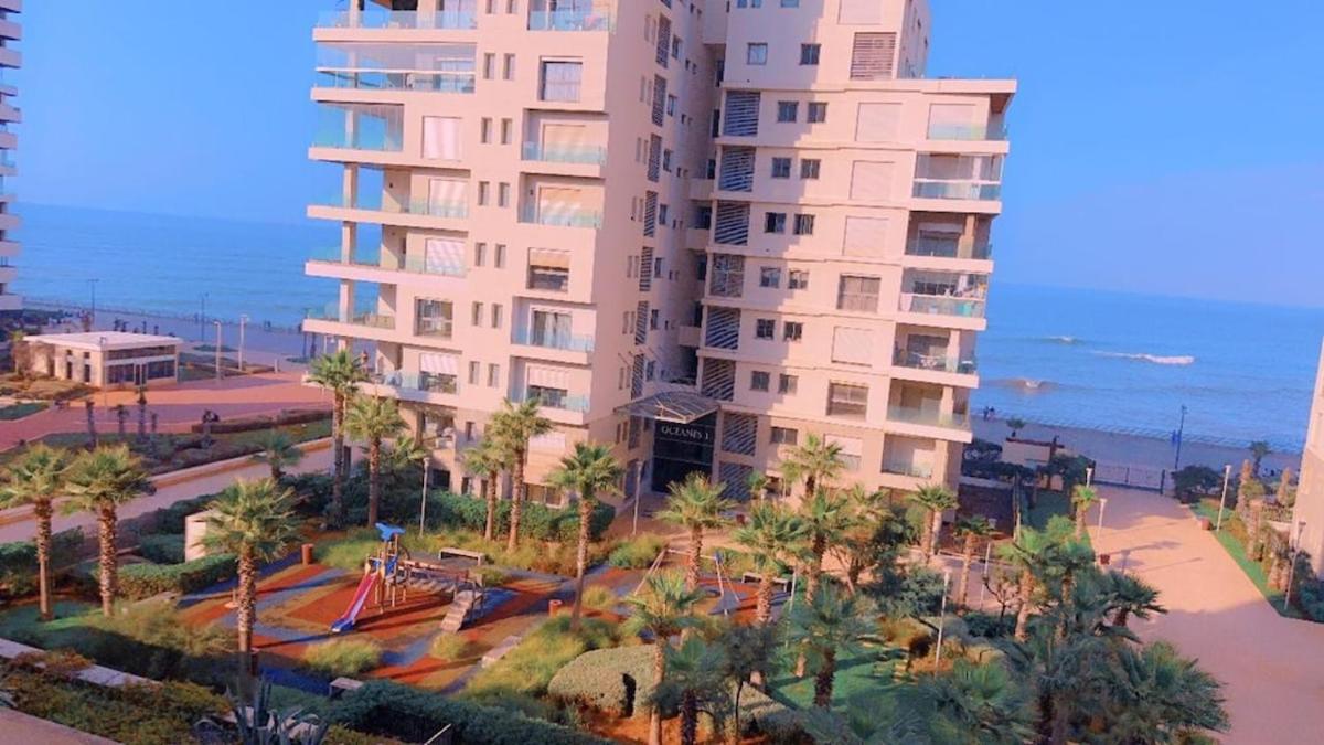 Stunning sea-view apartment 20