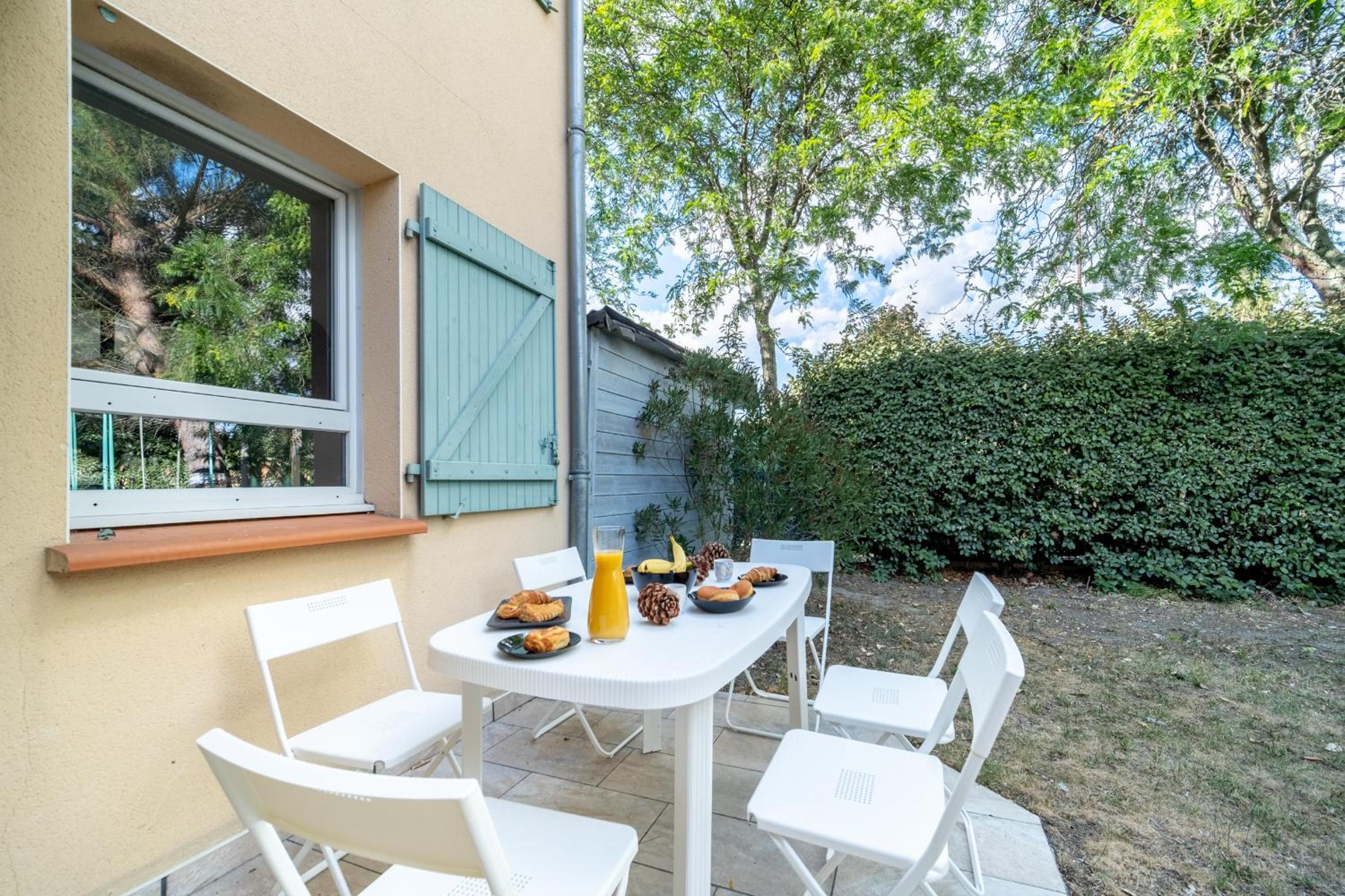 Villa St Simon - 11 couchages, piscine, parking, parfait entre famille, amis ou pros