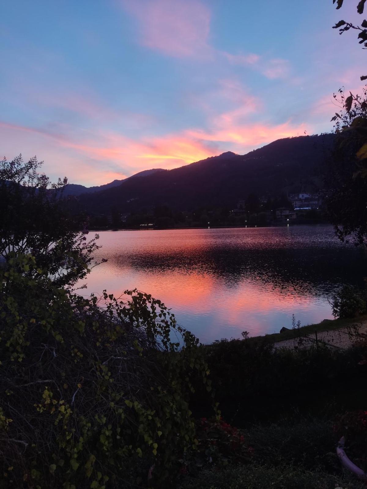 HOST4U - BLONDIE Aparment with Pool & Beautiful View on Iseo Lake