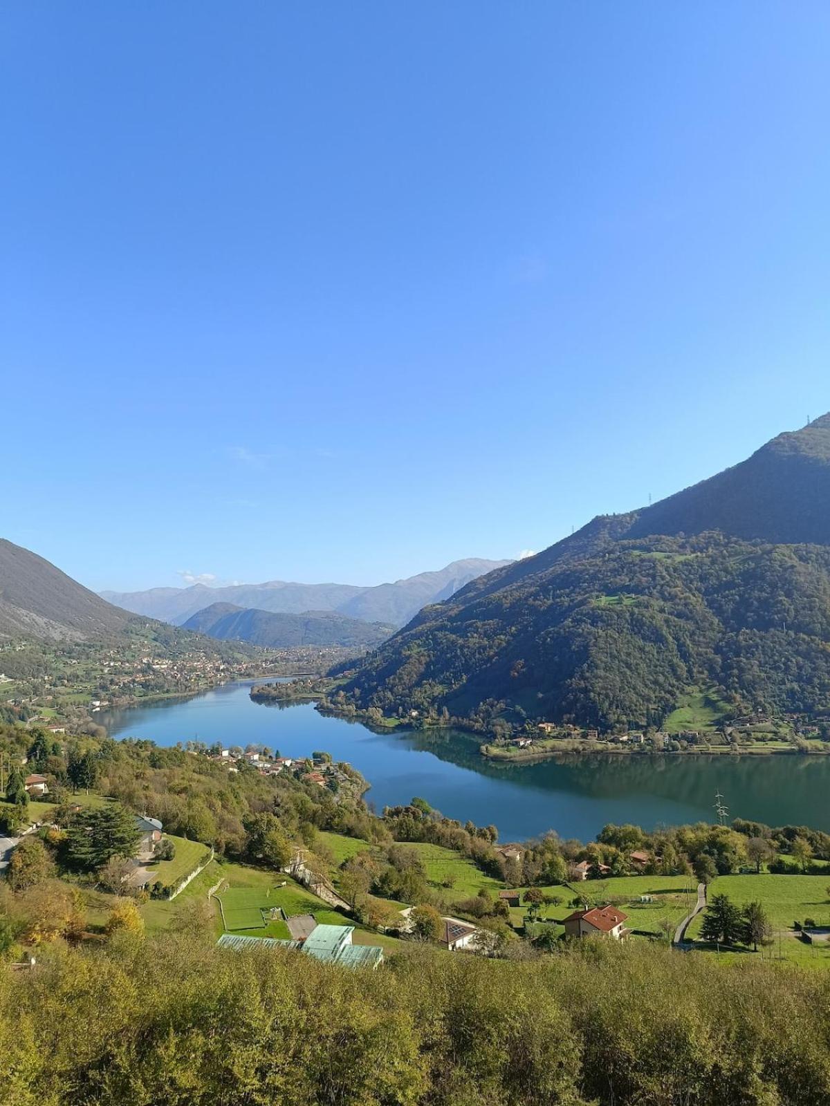 HOST4U - BLONDIE Aparment with Pool & Beautiful View on Iseo Lake