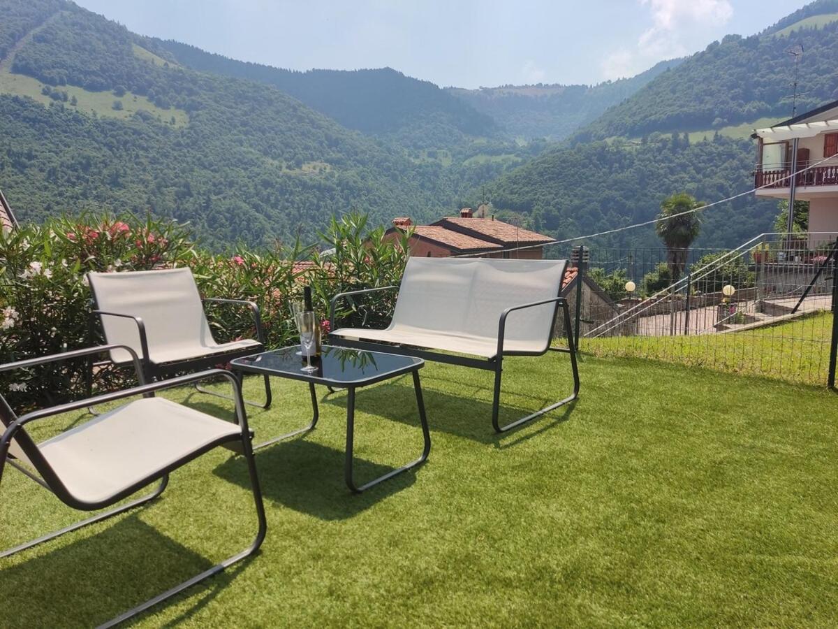 HOST4U - BLONDIE Aparment with Pool & Beautiful View on Iseo Lake