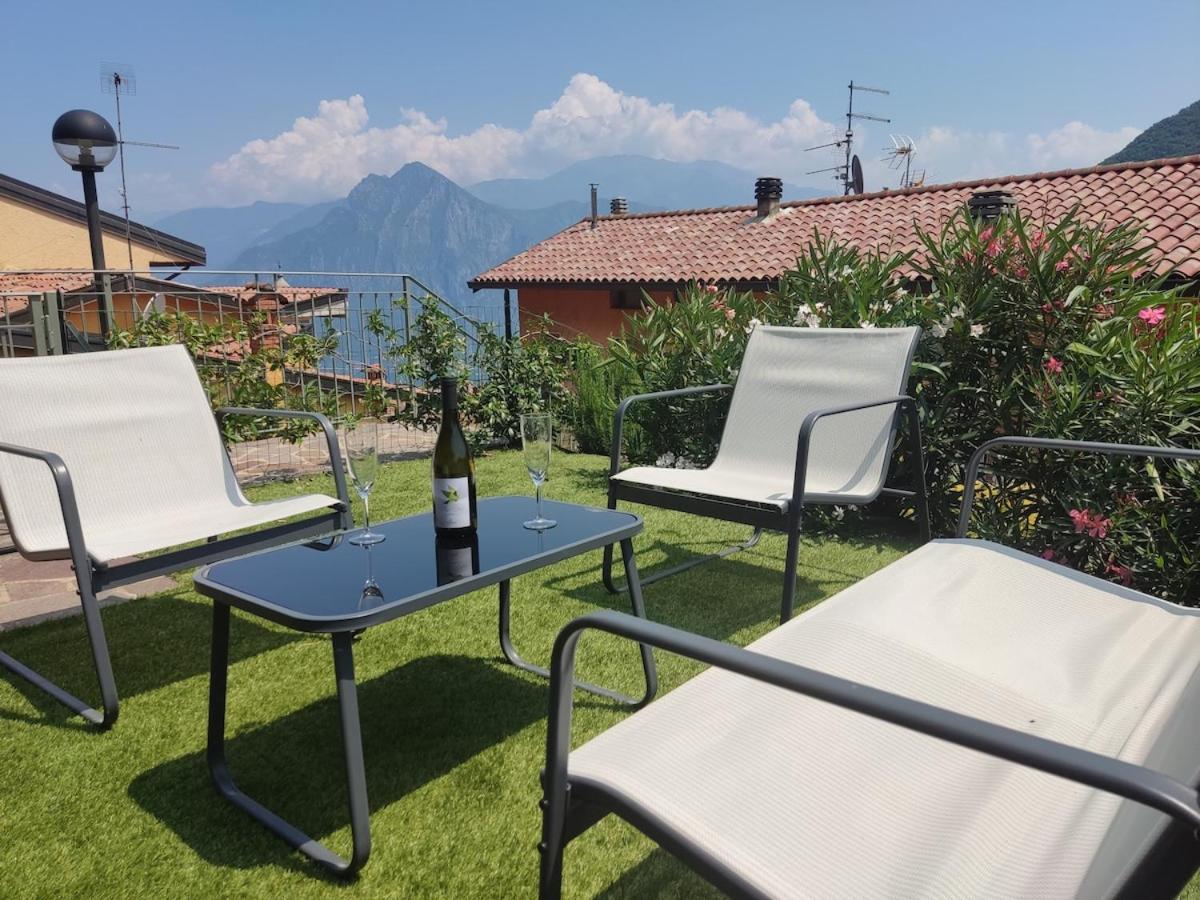 HOST4U - BLONDIE Aparment with Pool & Beautiful View on Iseo Lake