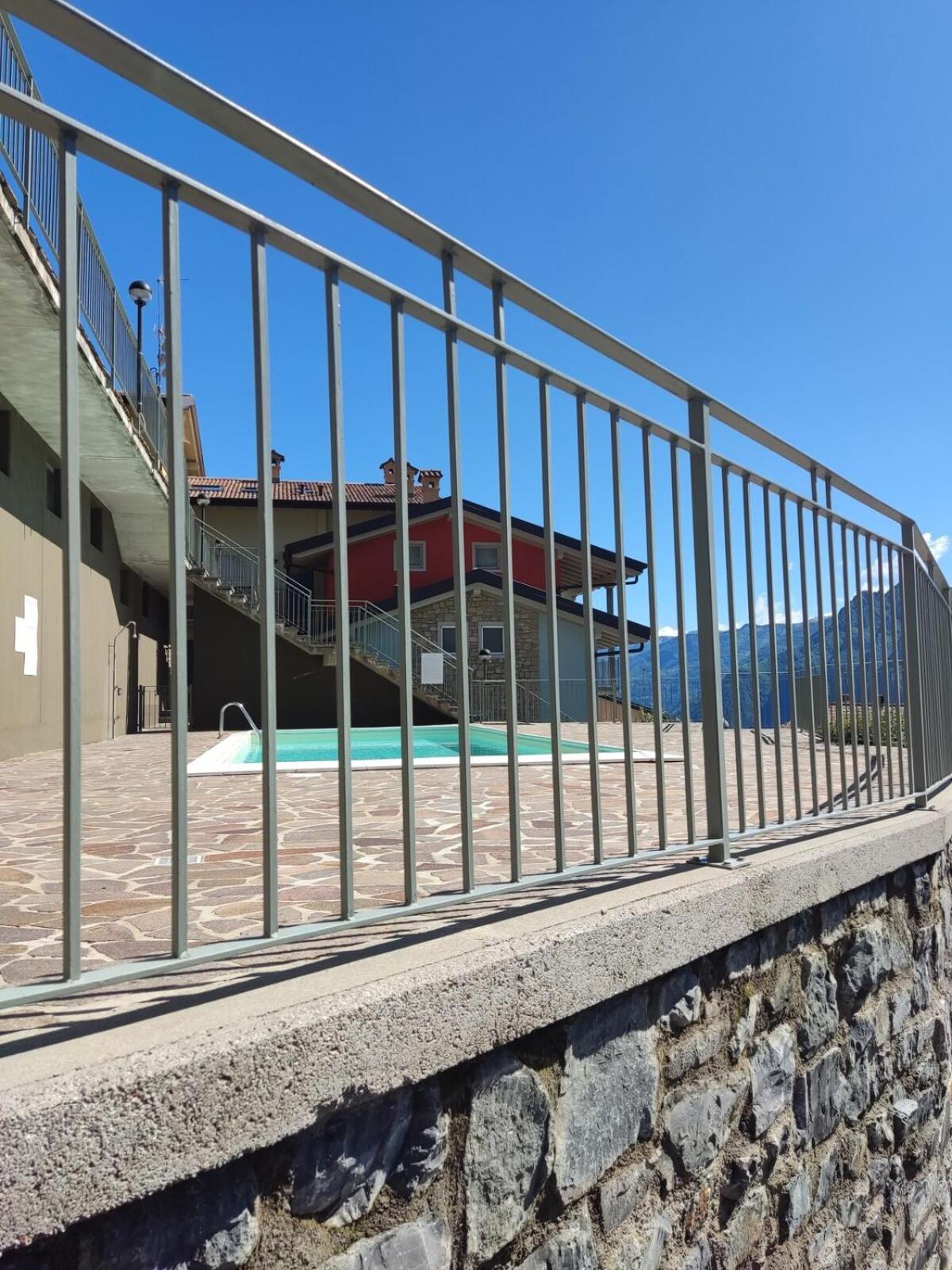 HOST4U - BLONDIE Aparment with Pool & Beautiful View on Iseo Lake