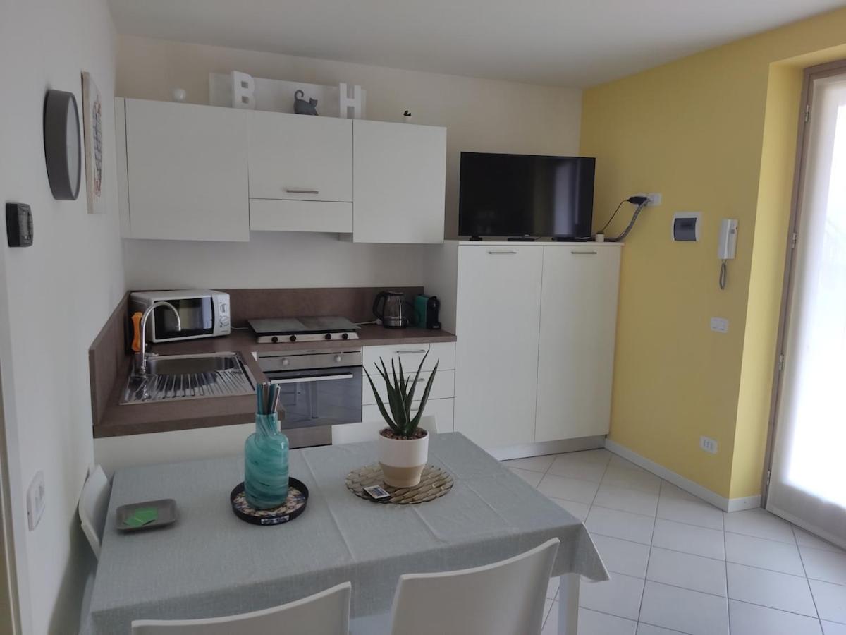 HOST4U - BLONDIE Aparment with Pool & Beautiful View on Iseo Lake