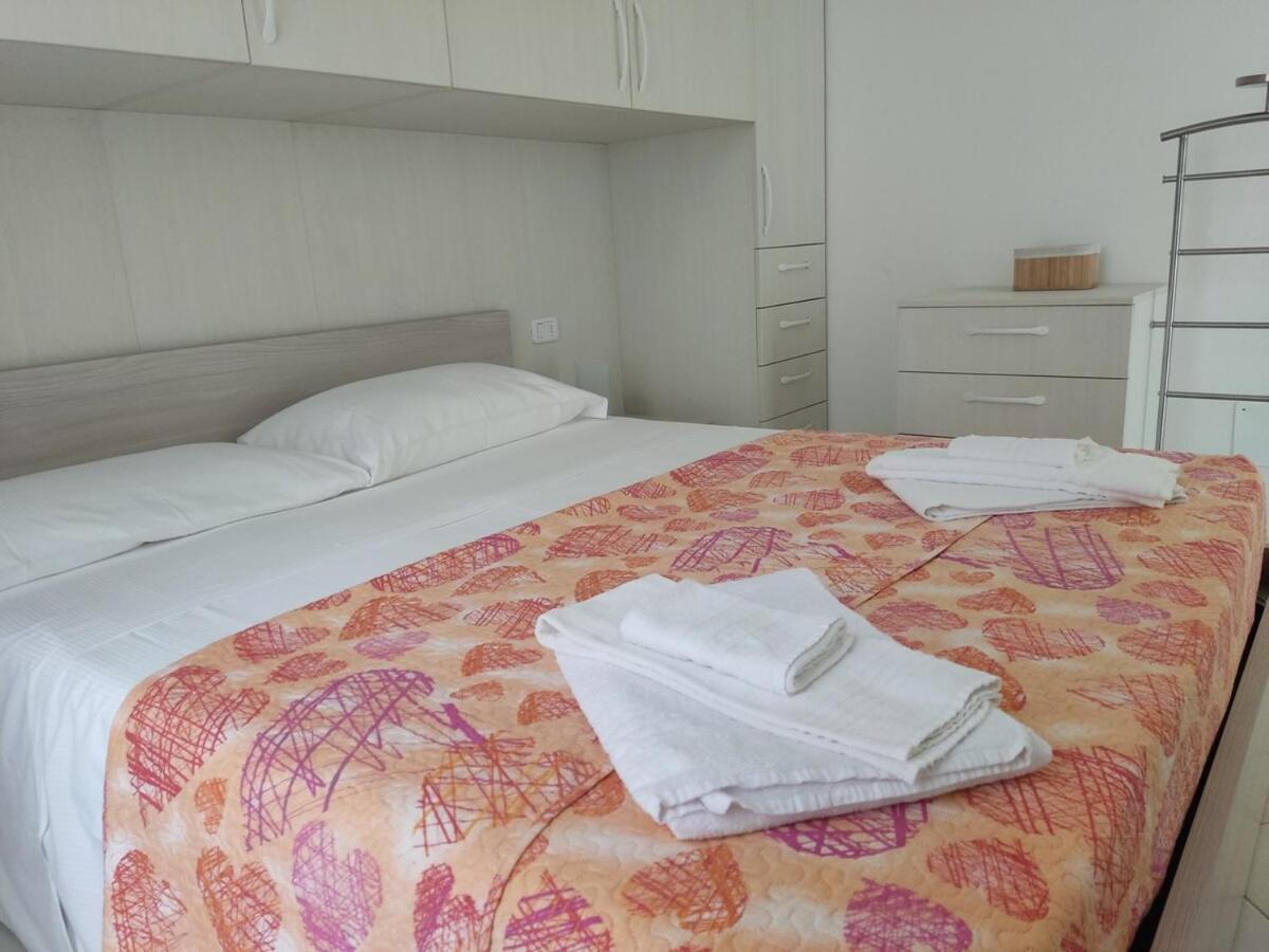 HOST4U - BLONDIE Aparment with Pool & Beautiful View on Iseo Lake