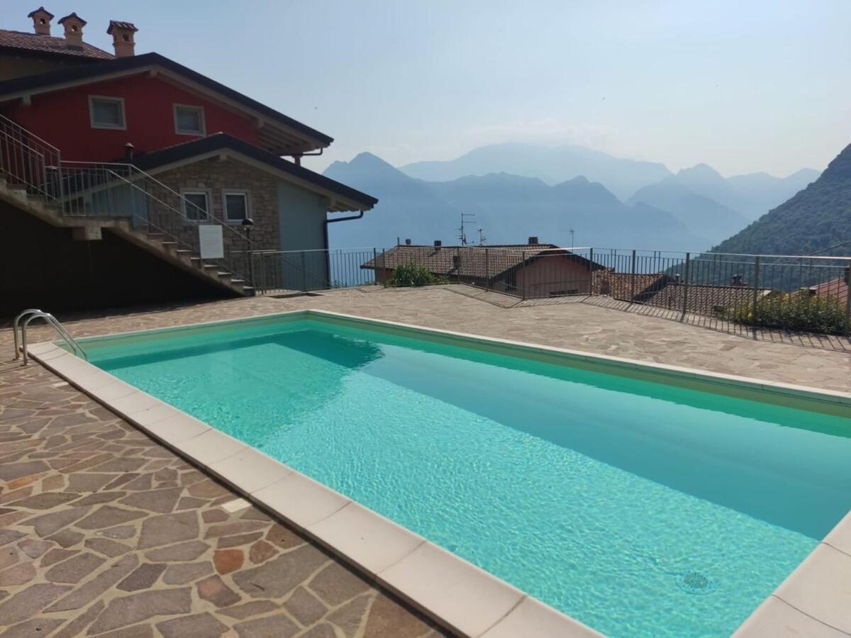 HOST4U - BLONDIE Aparment with Pool & Beautiful View on Iseo Lake