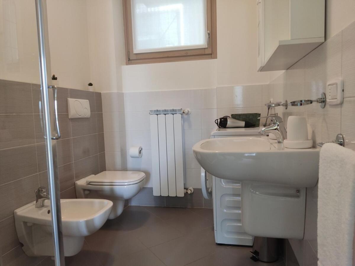 HOST4U - BLONDIE Aparment with Pool & Beautiful View on Iseo Lake
