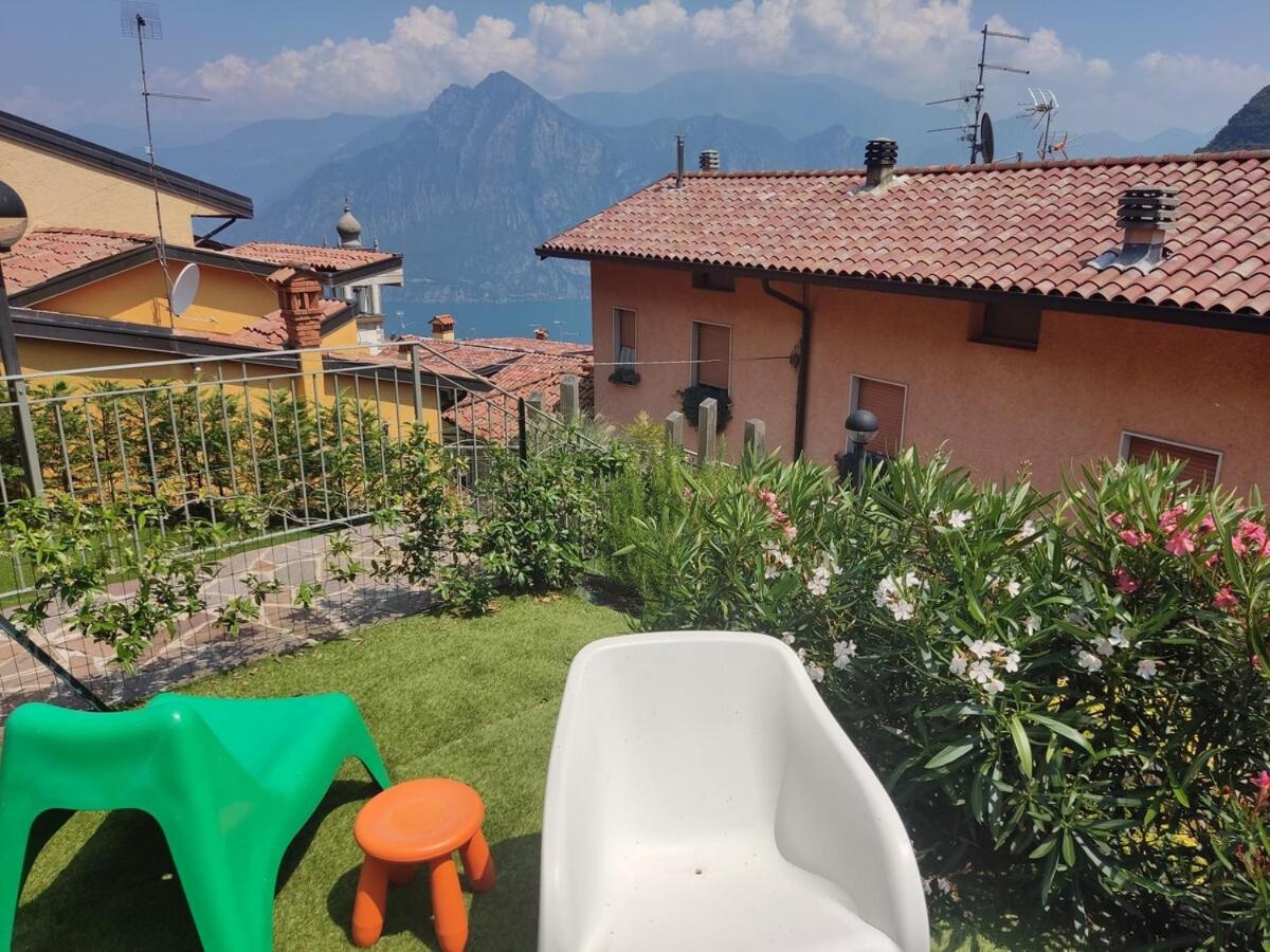HOST4U - BLONDIE Aparment with Pool & Beautiful View on Iseo Lake