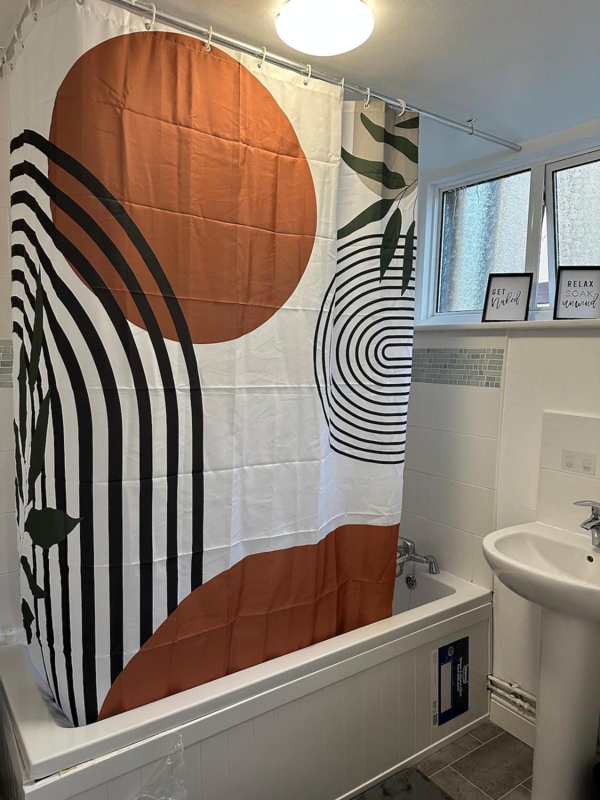 2 Bedroom Ground Floor Flat in Dartford with Free Parking - 20 minutes to London