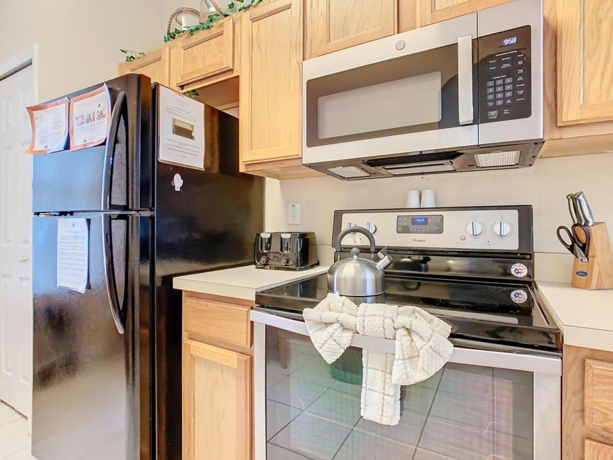 Family Getaway: 4BR Townhome by Old Town