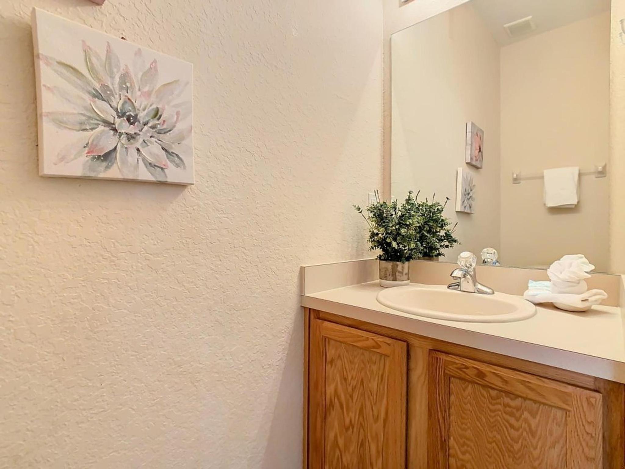 Family Getaway: 4BR Townhome by Old Town