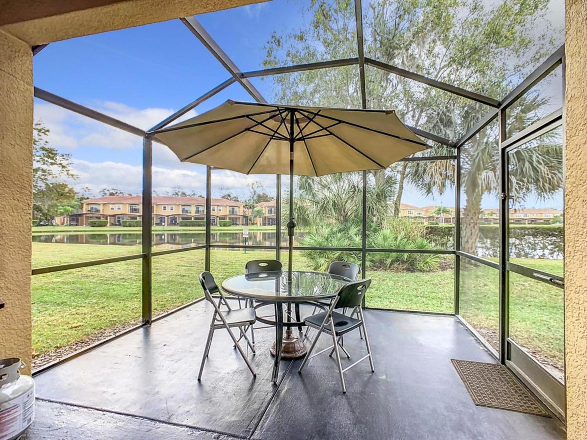 Family Getaway: 4BR Townhome by Old Town