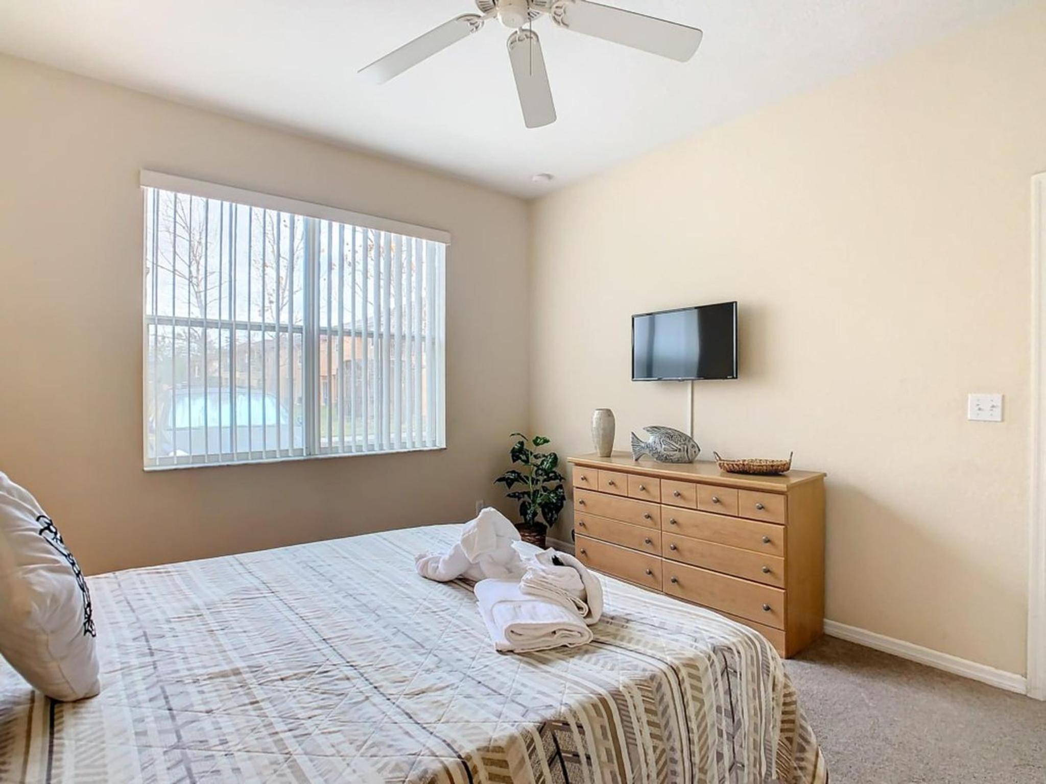 Family Getaway: 4BR Townhome by Old Town