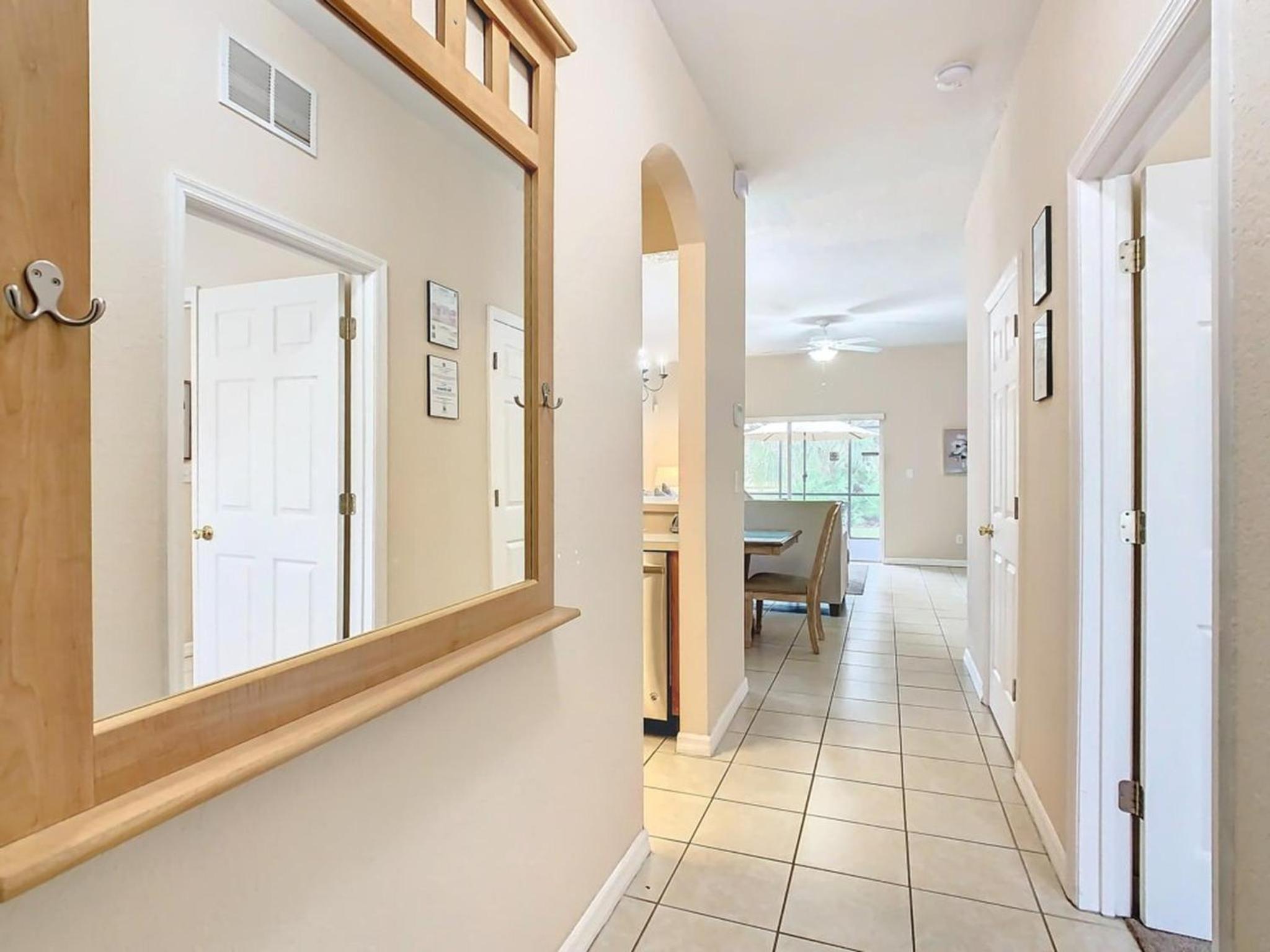 Family Getaway: 4BR Townhome by Old Town
