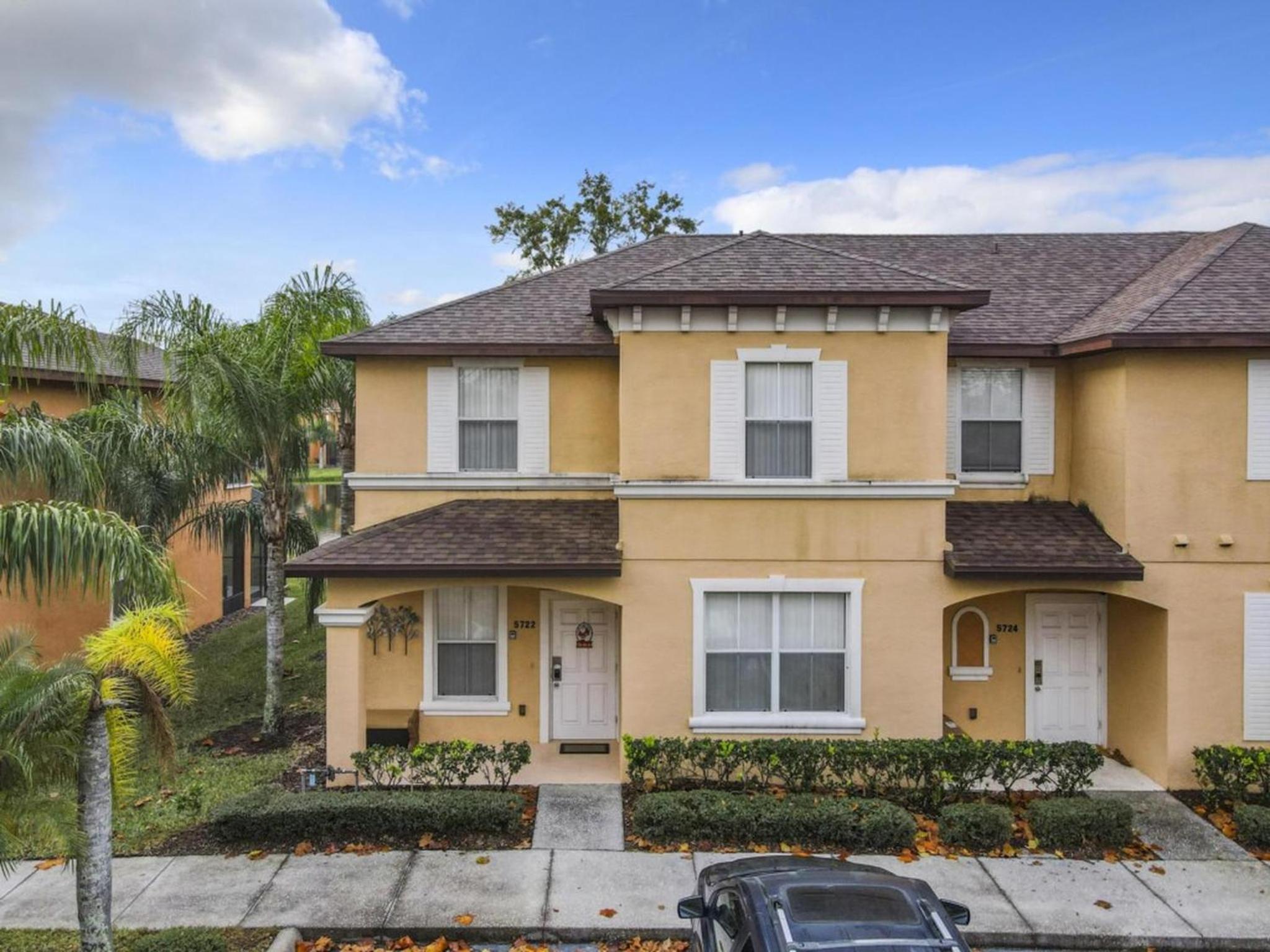 Family Getaway: 4BR Townhome by Old Town