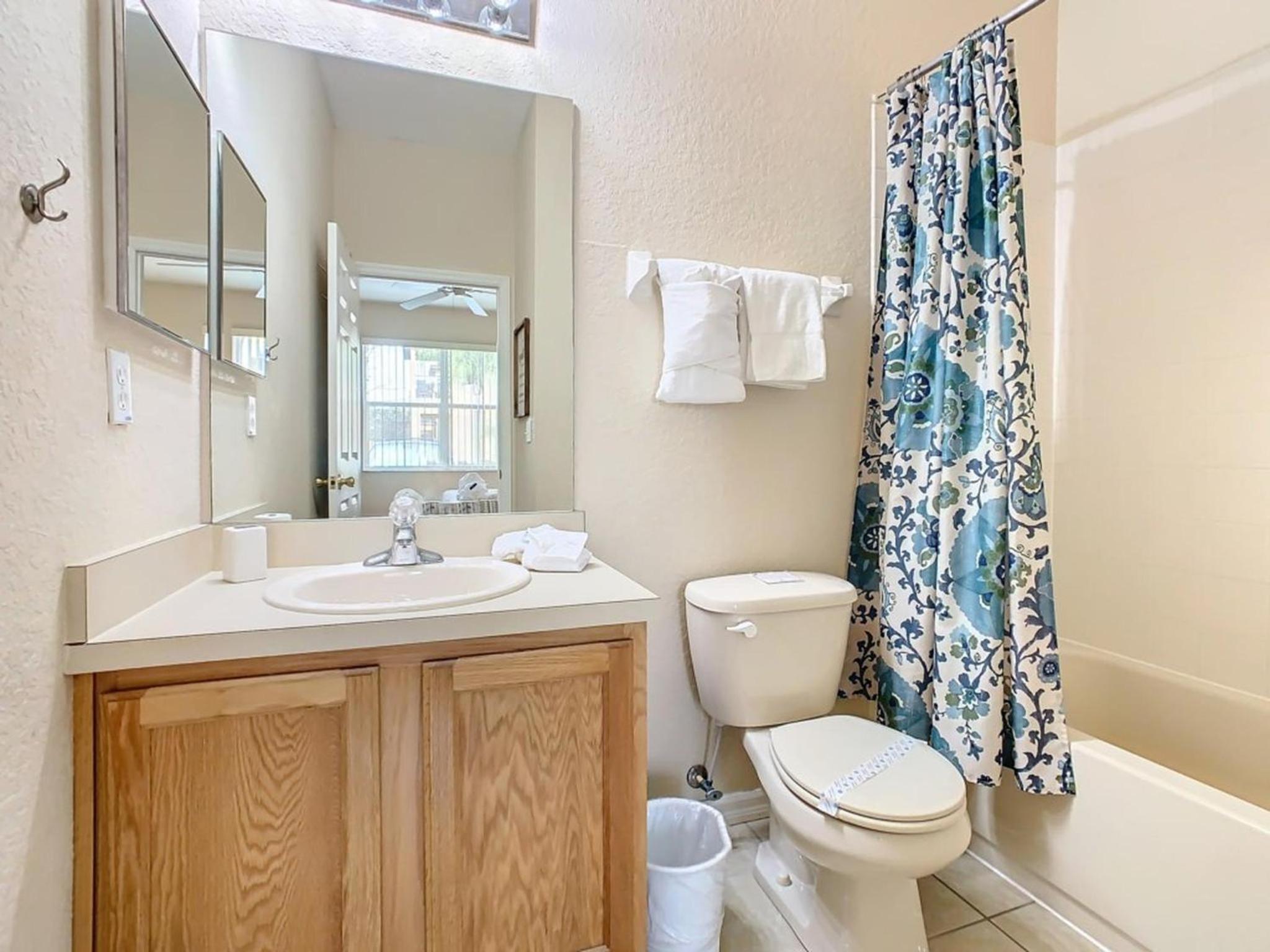 Family Getaway: 4BR Townhome by Old Town