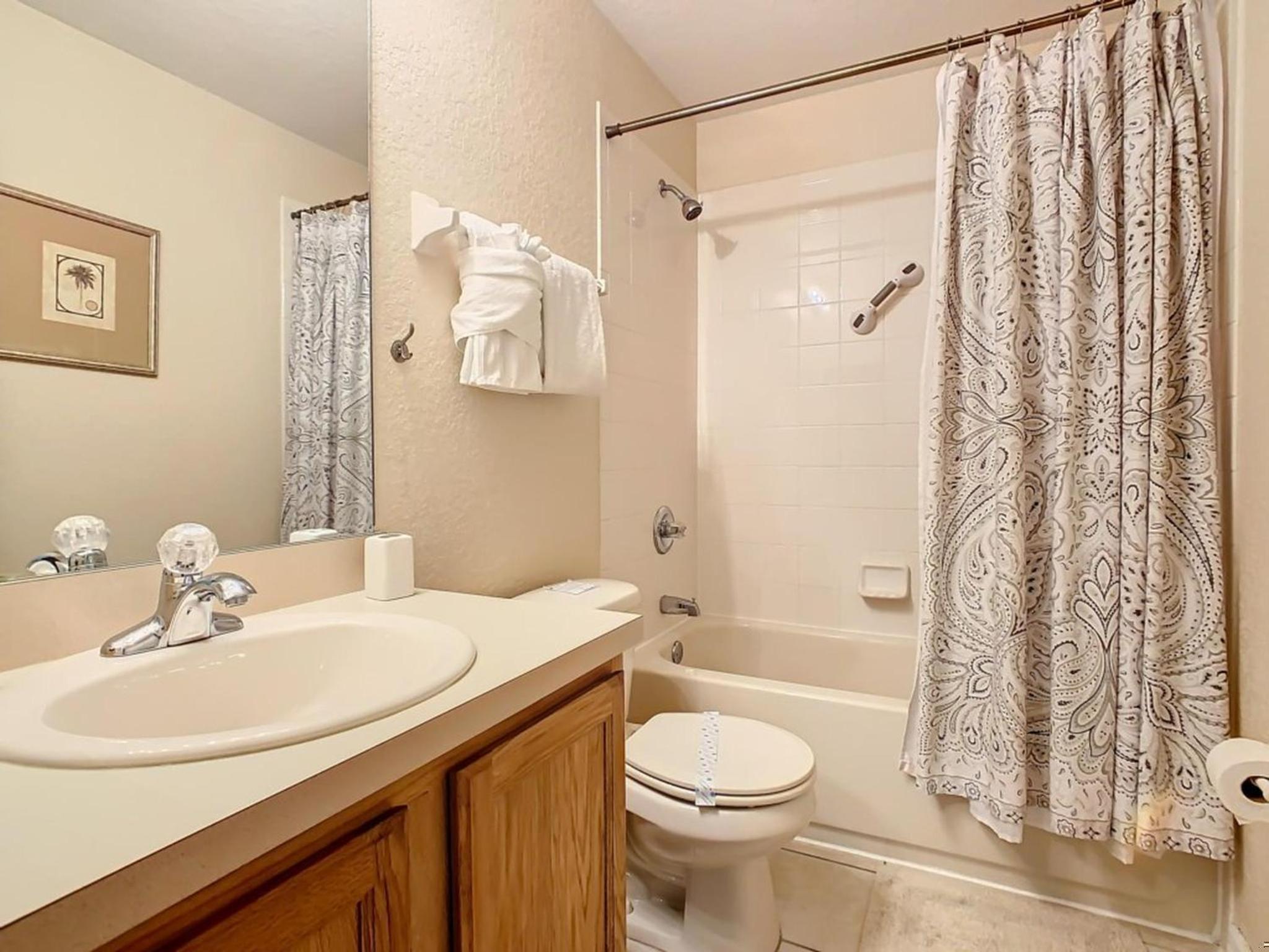 Family Getaway: 4BR Townhome by Old Town