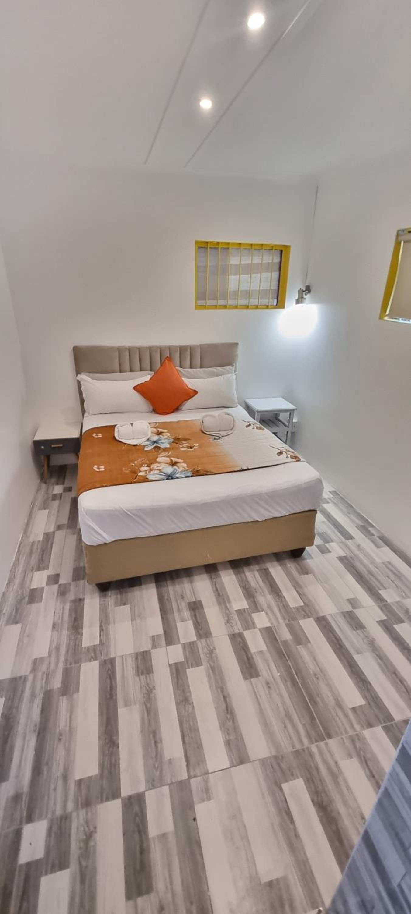 Neo & Ruks Guest Houses Boston Belleville 6