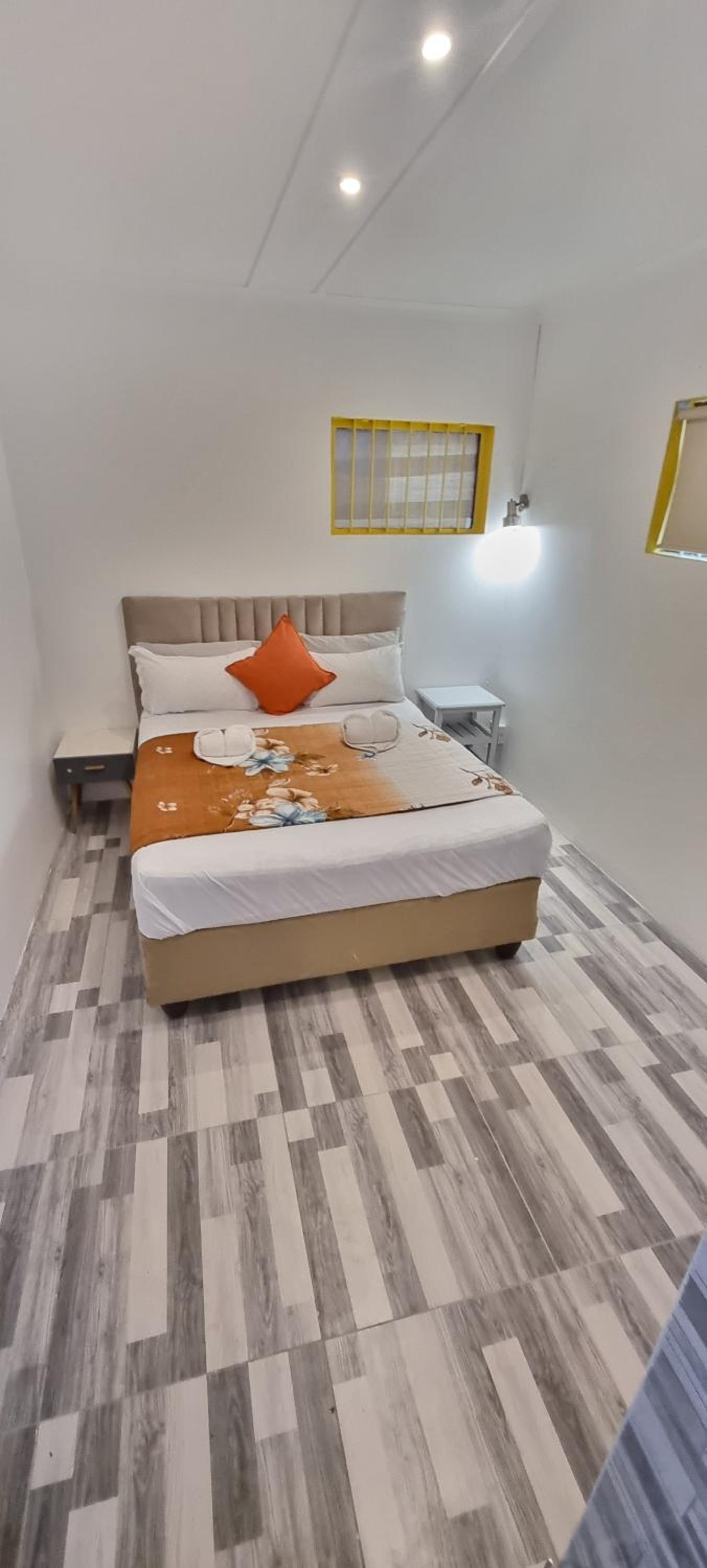 Neo & Ruks Guest Houses Boston Belleville 6