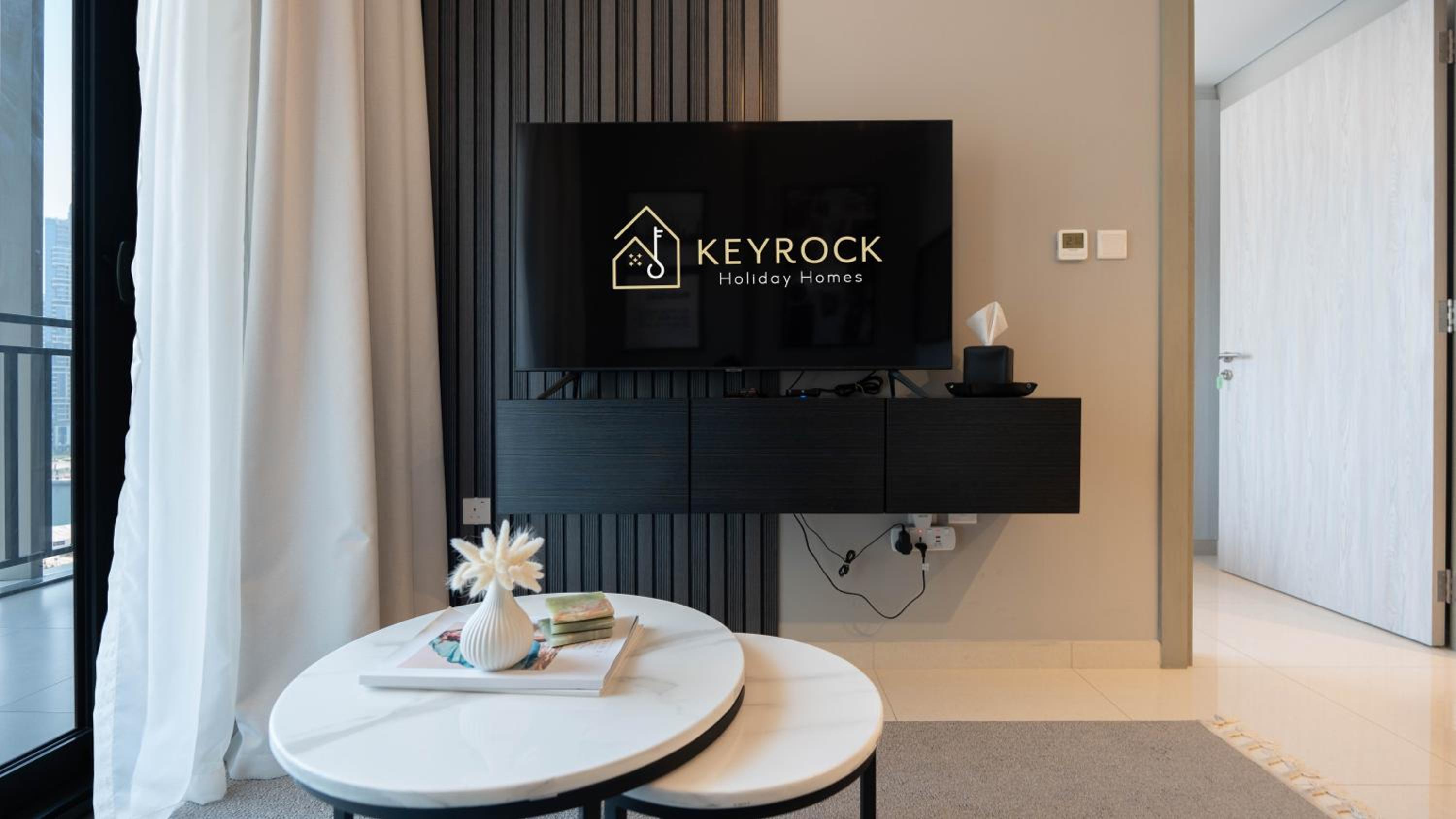 Keyrock - Zada Tower, Business Bay Lake-View Apartment