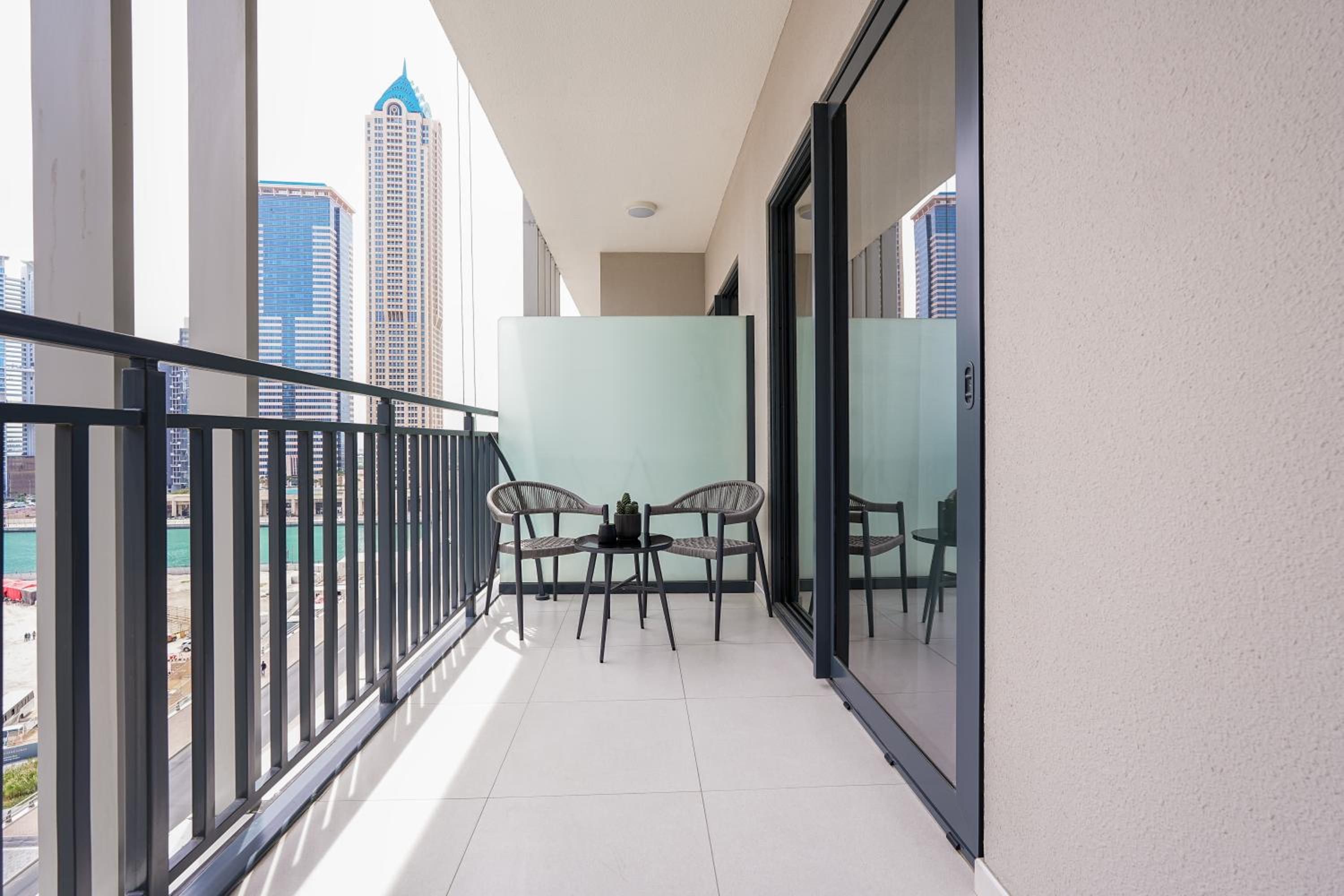 Keyrock - Zada Tower, Business Bay Lake-View Apartment