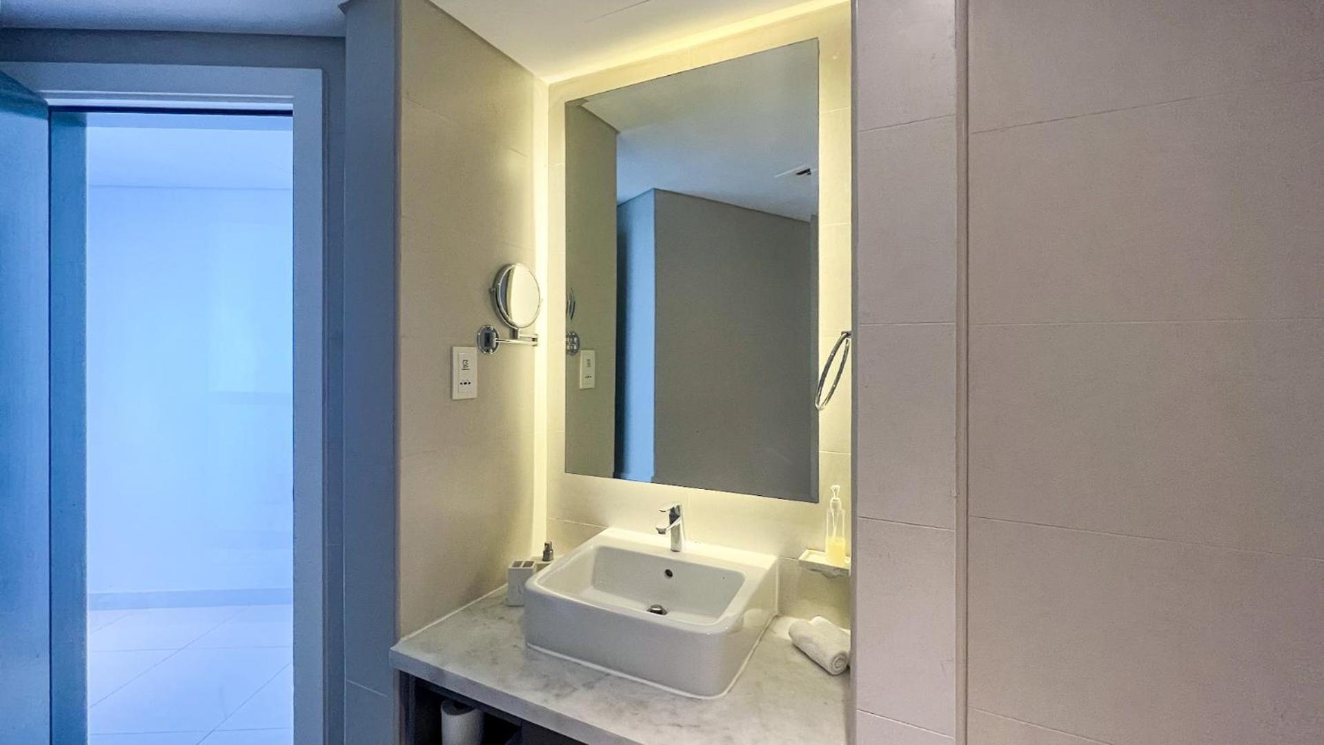 Keyrock Living - Studio with Burj Khalifa View