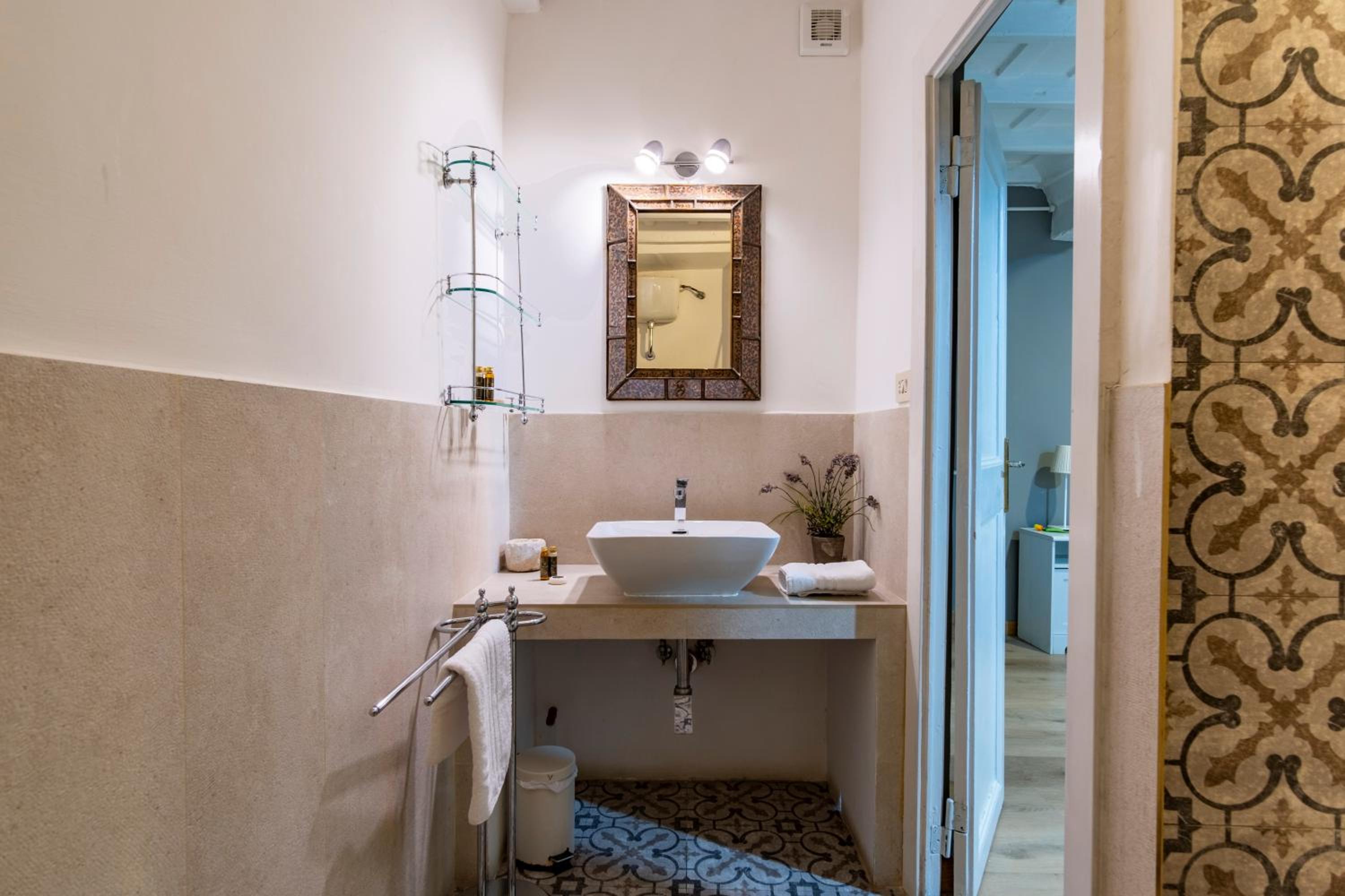 Elegantis Monti Suite Apartment