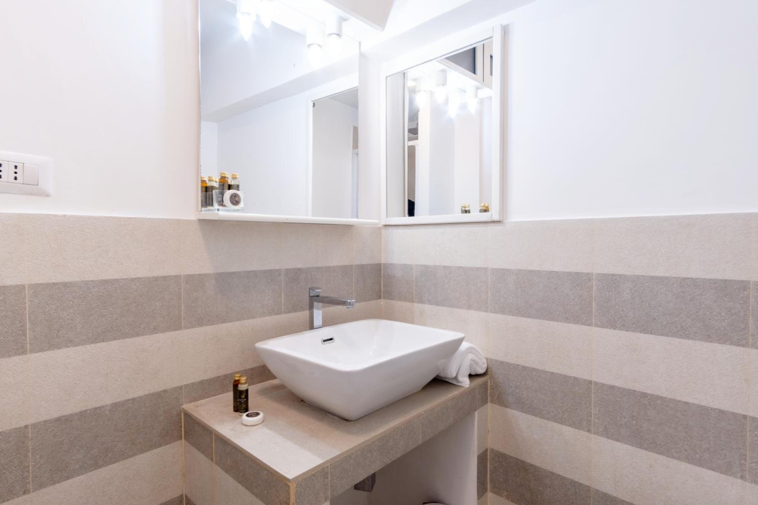 Elegantis Monti Suite Apartment