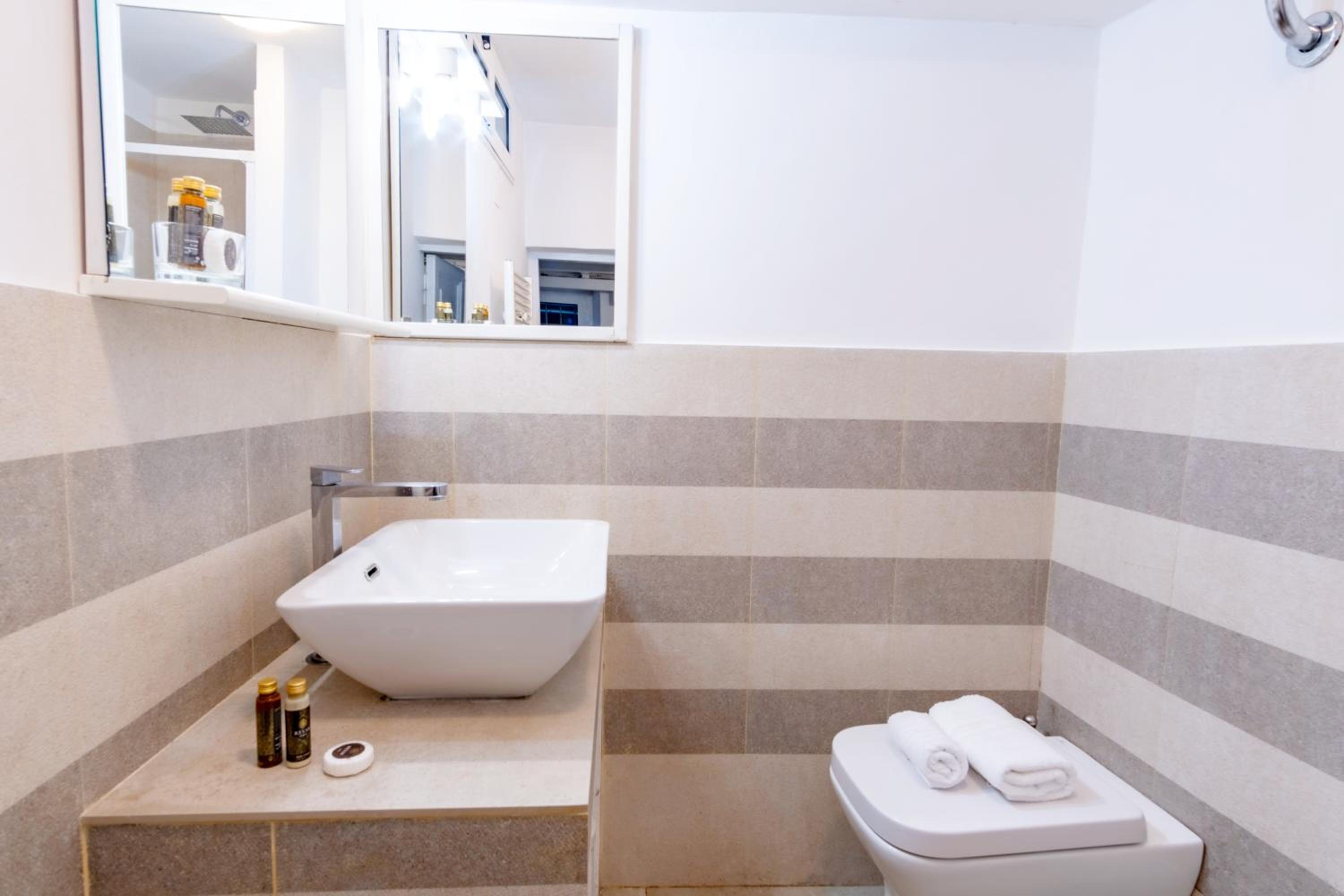 Elegantis Monti Suite Apartment