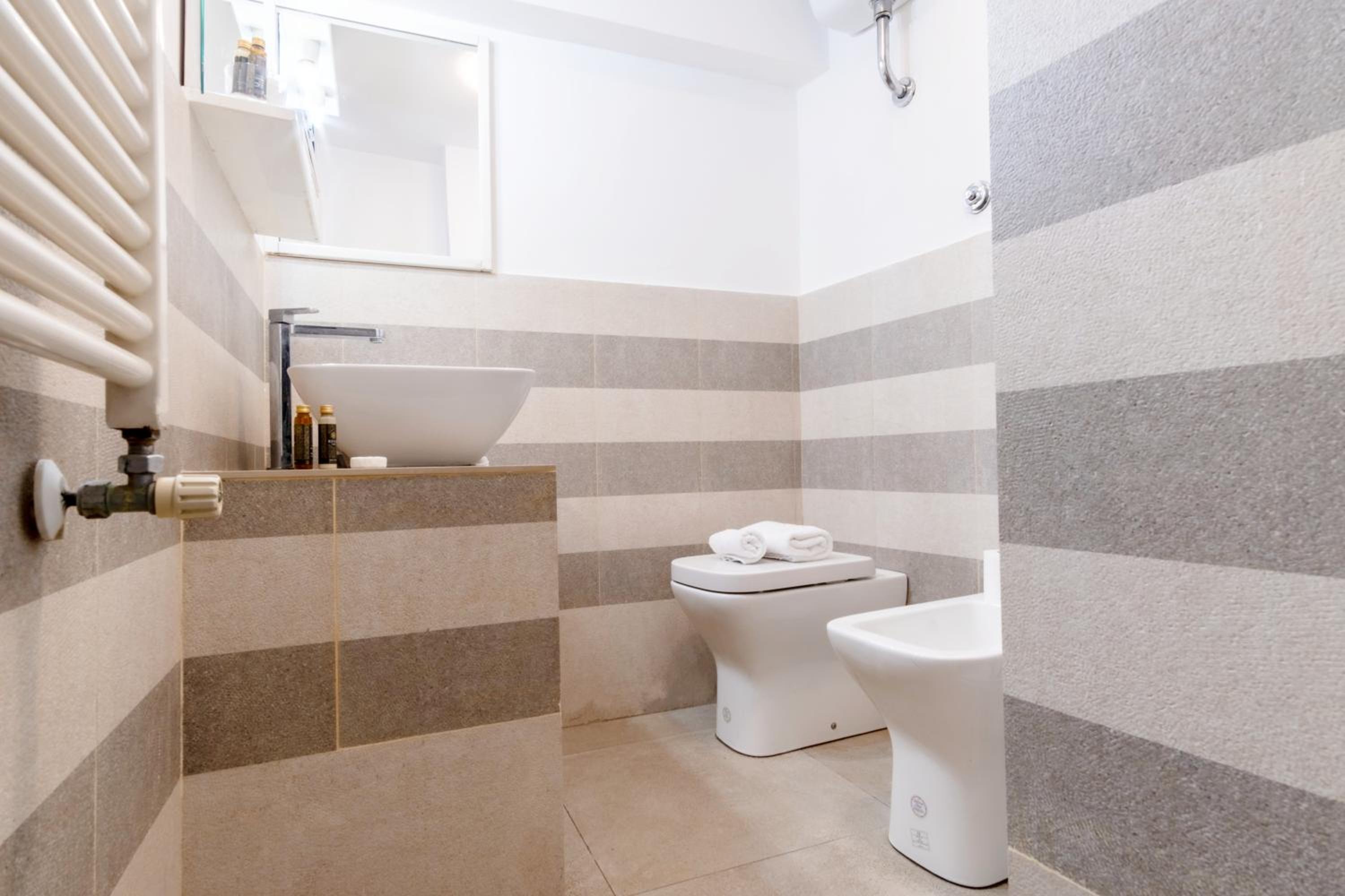Elegantis Monti Suite Apartment