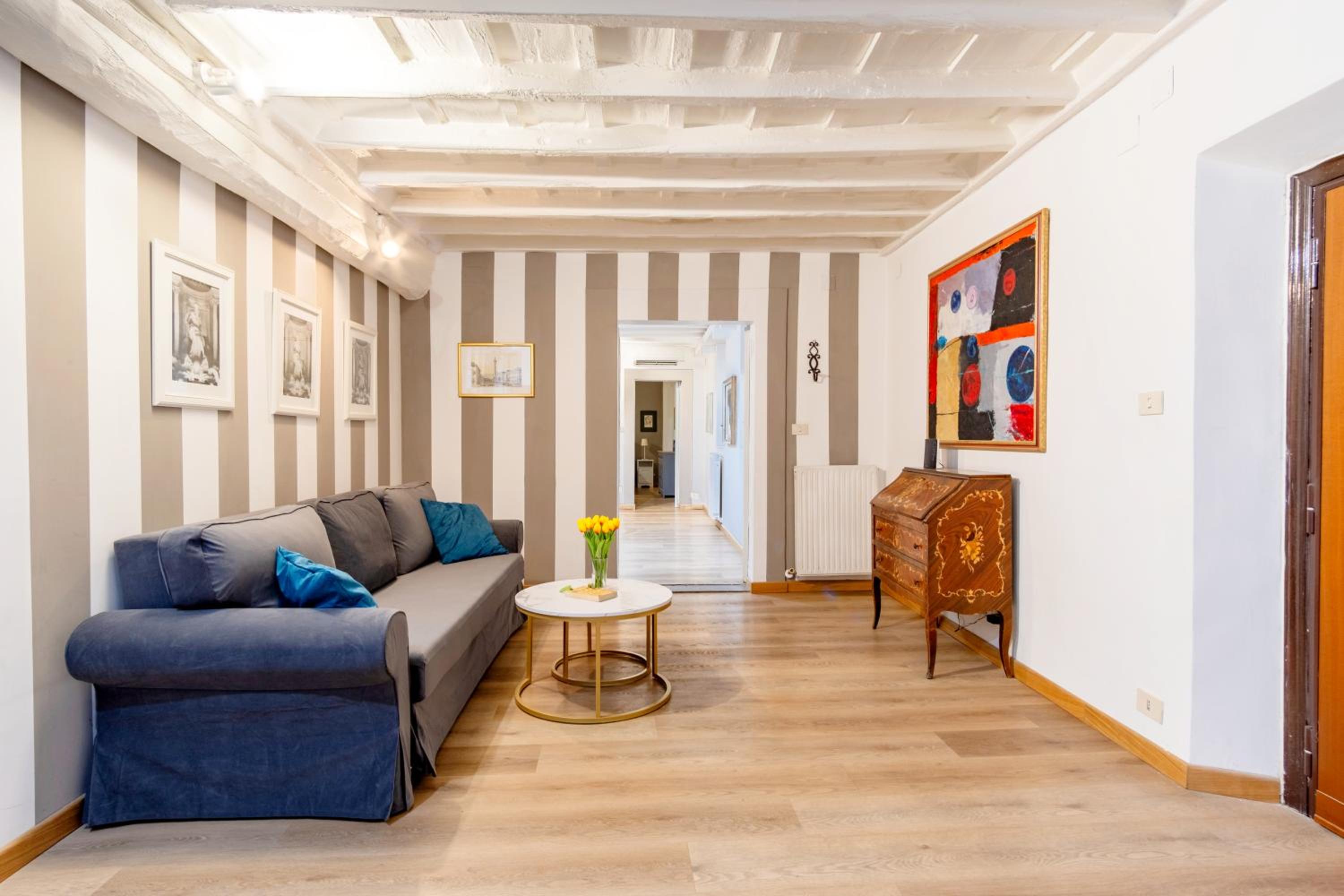 Elegantis Monti Suite Apartment