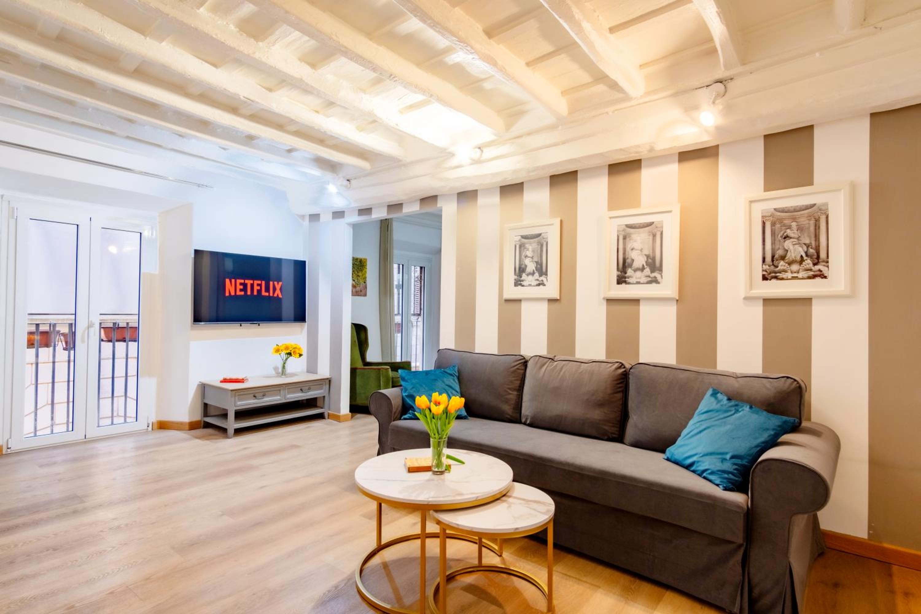 Elegantis Monti Suite Apartment