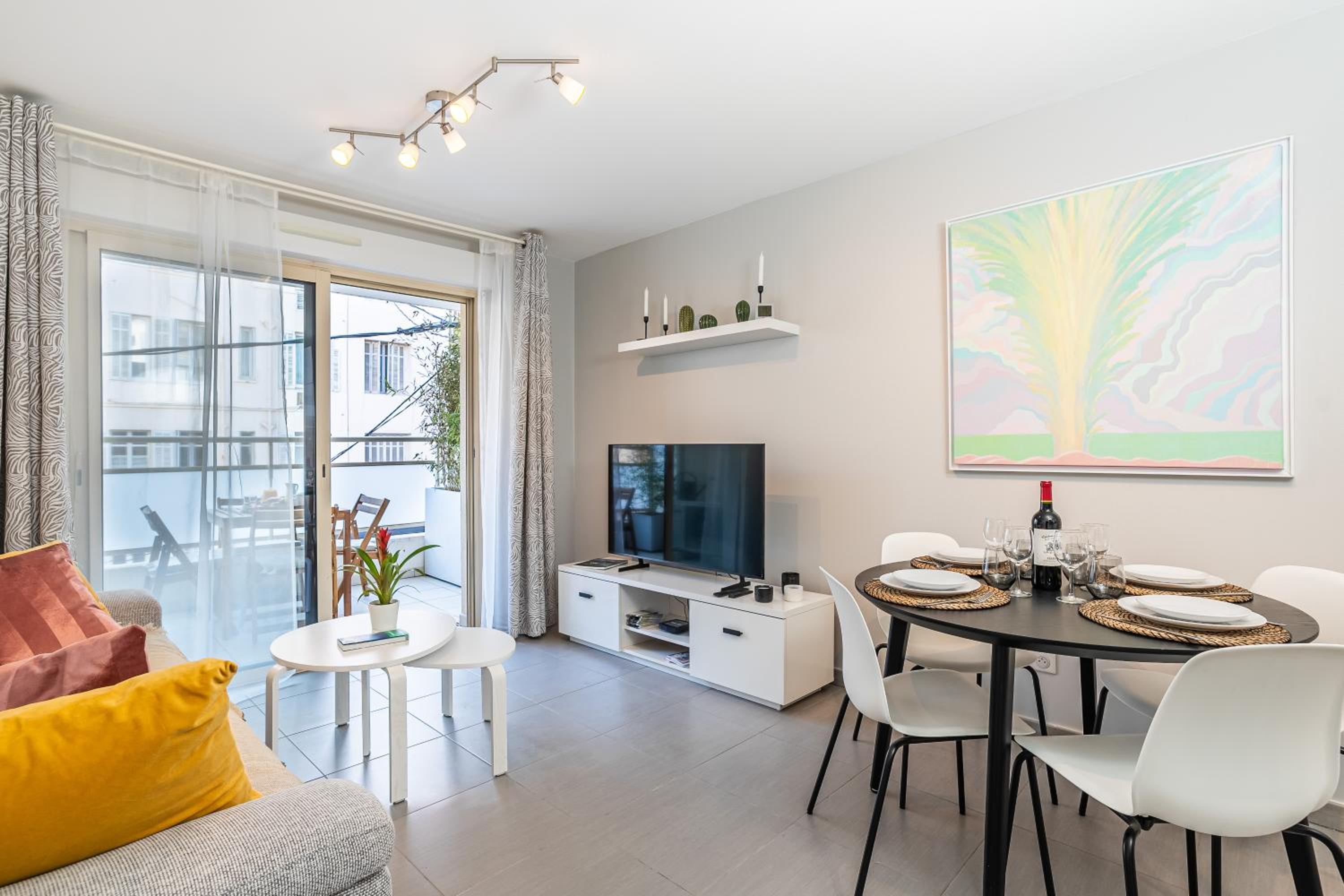 Le Stelia T2 6min gare, 8 min palais et plages, Parking privé