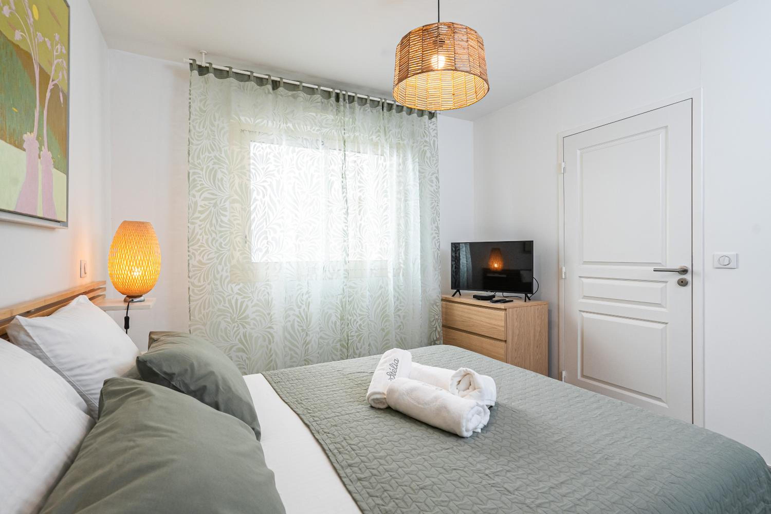 Le Stelia T2 6min gare, 8 min palais et plages, Parking privé
