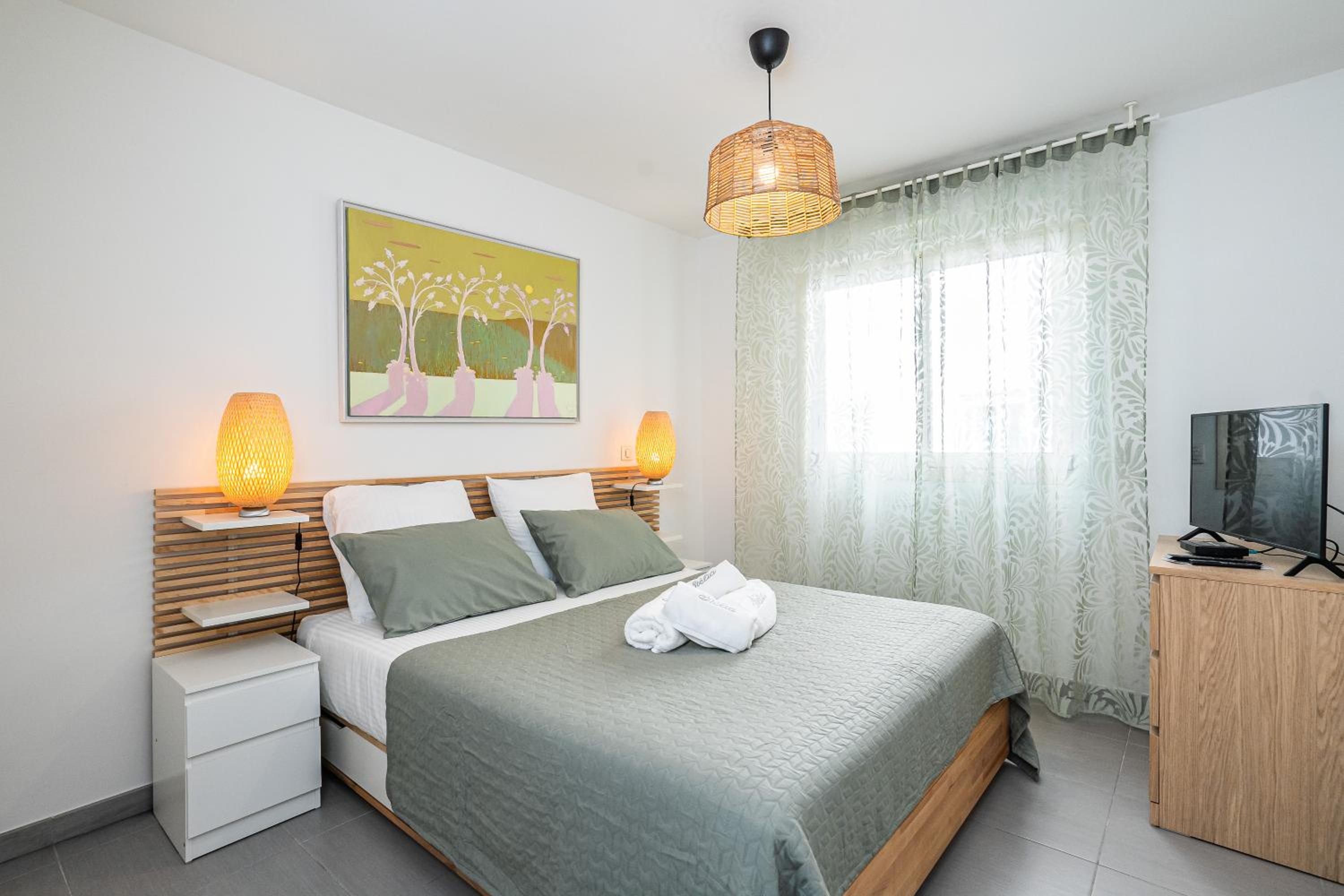Le Stelia T2 6min gare, 8 min palais et plages, Parking privé