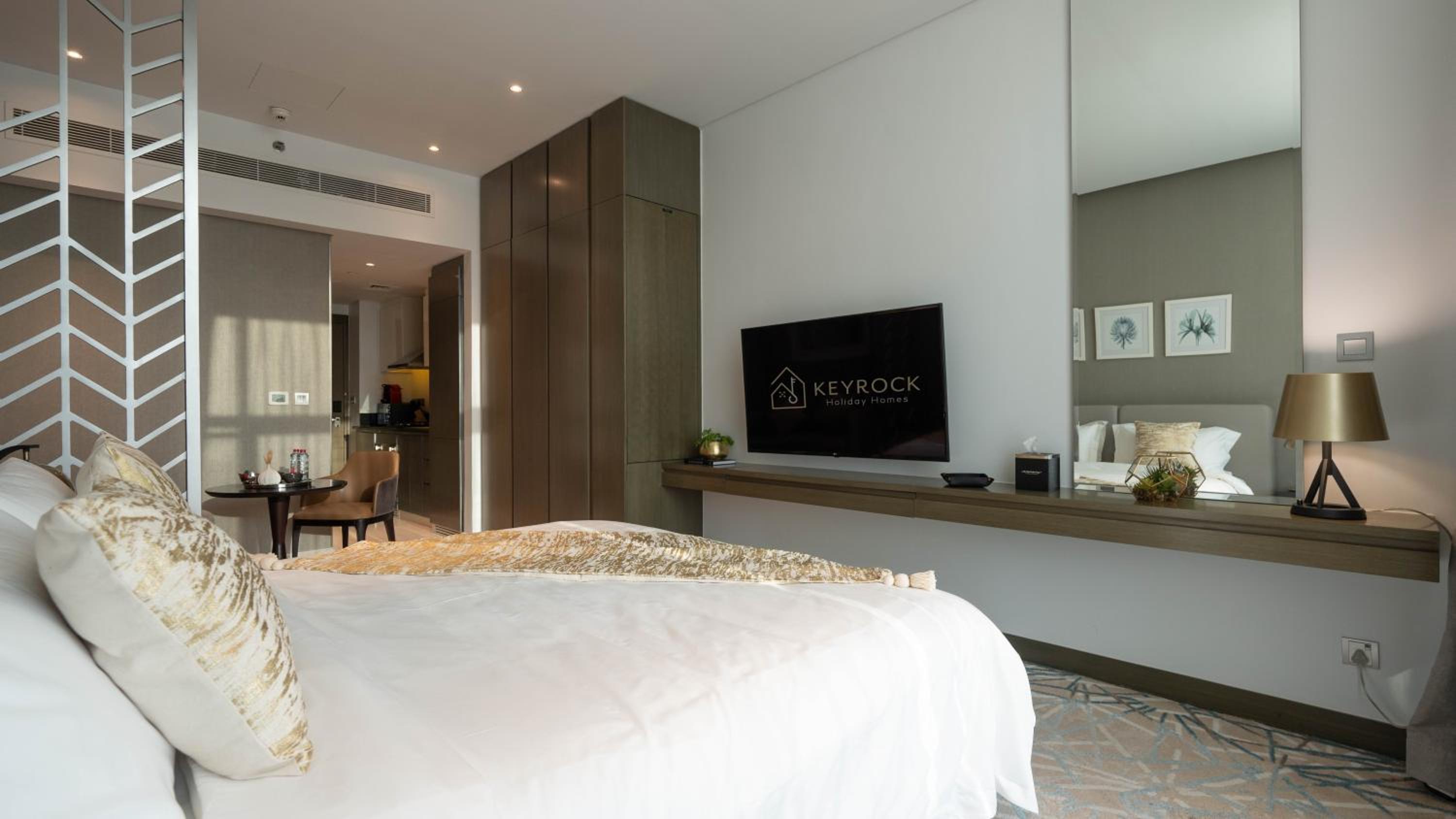 Keyrock Damac Maison Privée - Studio in Business Bay with Pool, Gym & Free Parking